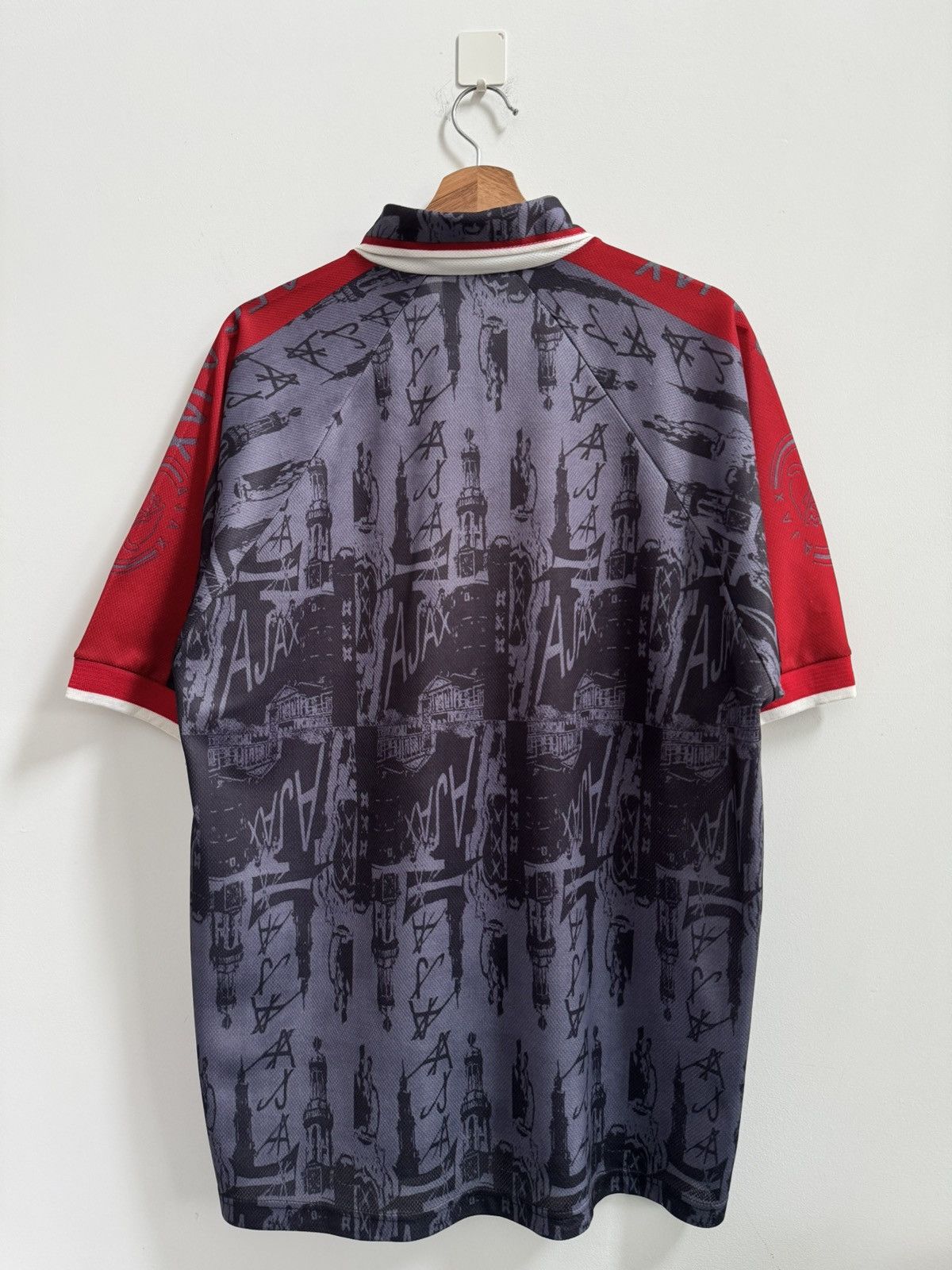 Umbro 1996/97 AJAX VINTAGE UMBRO AWAY FOOTBALL SHIRT JERSEY XL Size US XL / EU 56 / 4 - 7 Thumbnail