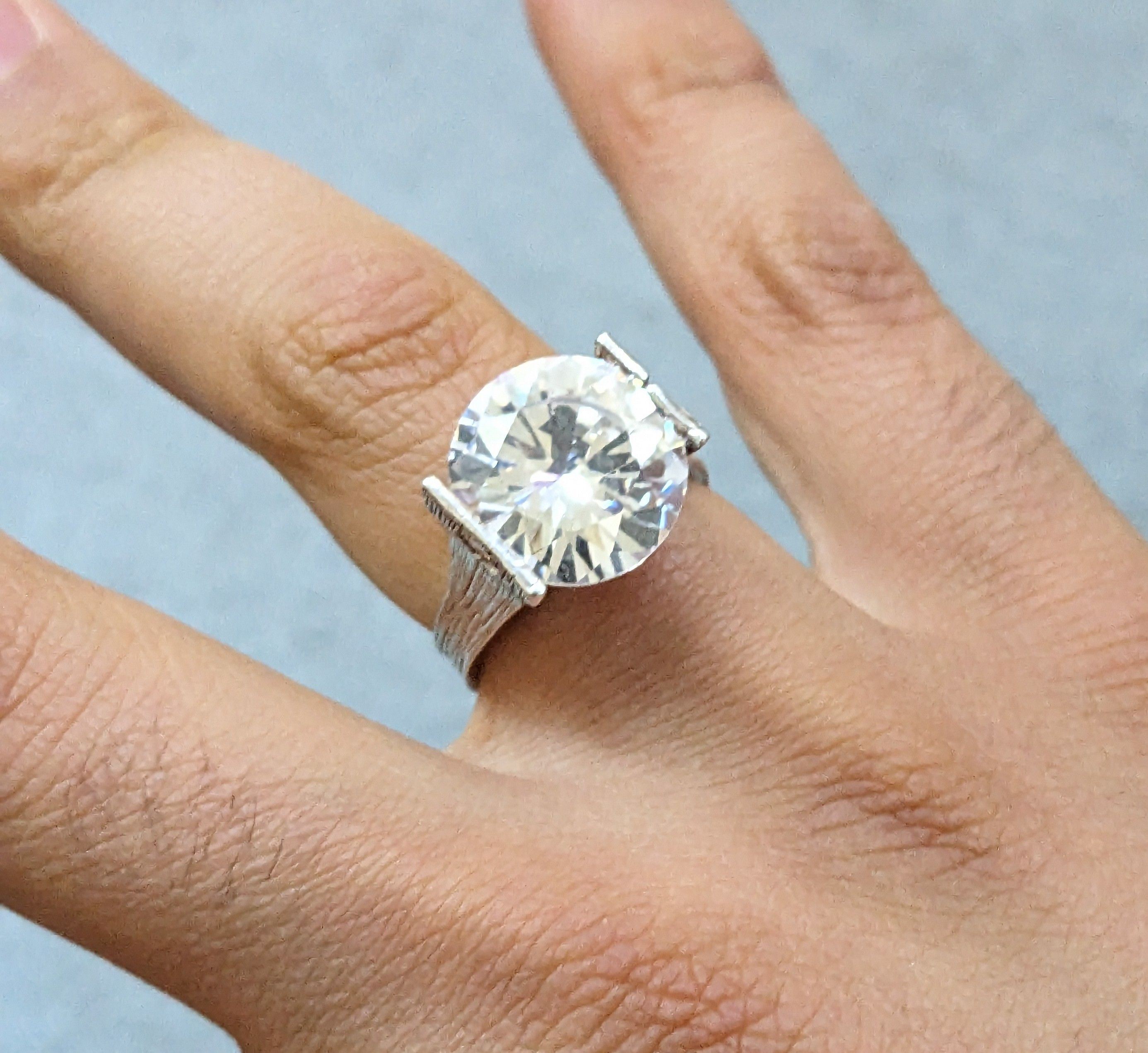 Jewelry Vintage Sterling Silver Ring Size 8 Modern Clear CZ Round Size ONE SIZE - 1 Thumbnail