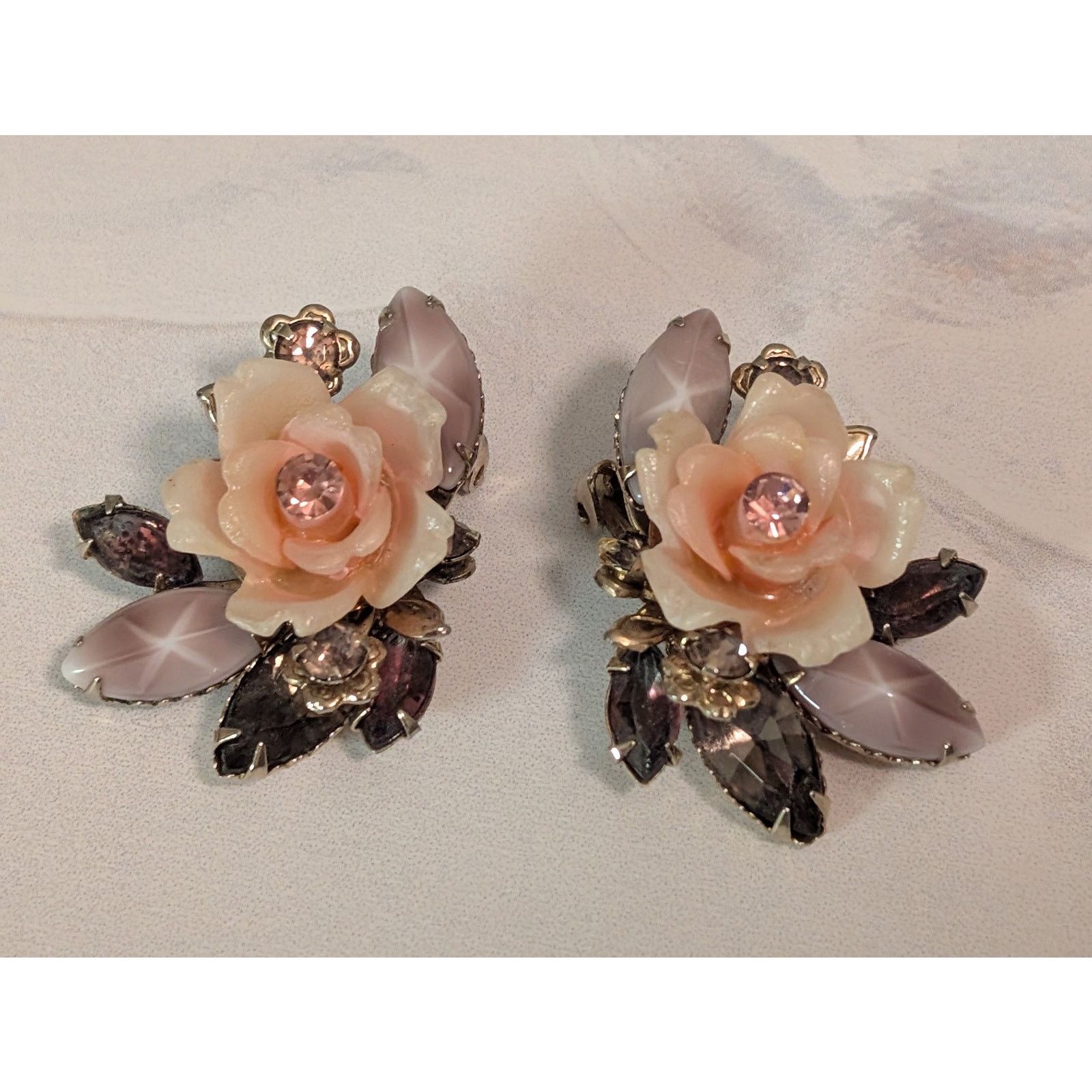 Vintage VTG c1950s Unsigned Beau Jewels Pink Floral Clip-On Earrings Size ONE SIZE - 3 Thumbnail
