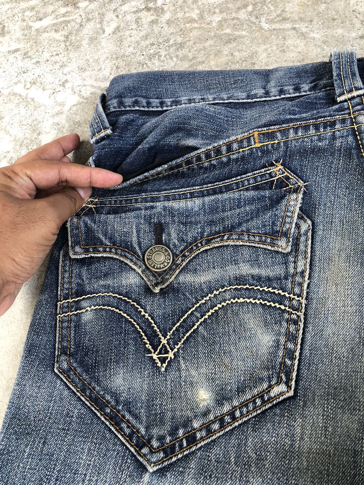 If Six Was Nine Y2k Levi’s Flared Jeans Distressed Jeans Mudwash 507 Size US 33 - 17 Thumbnail