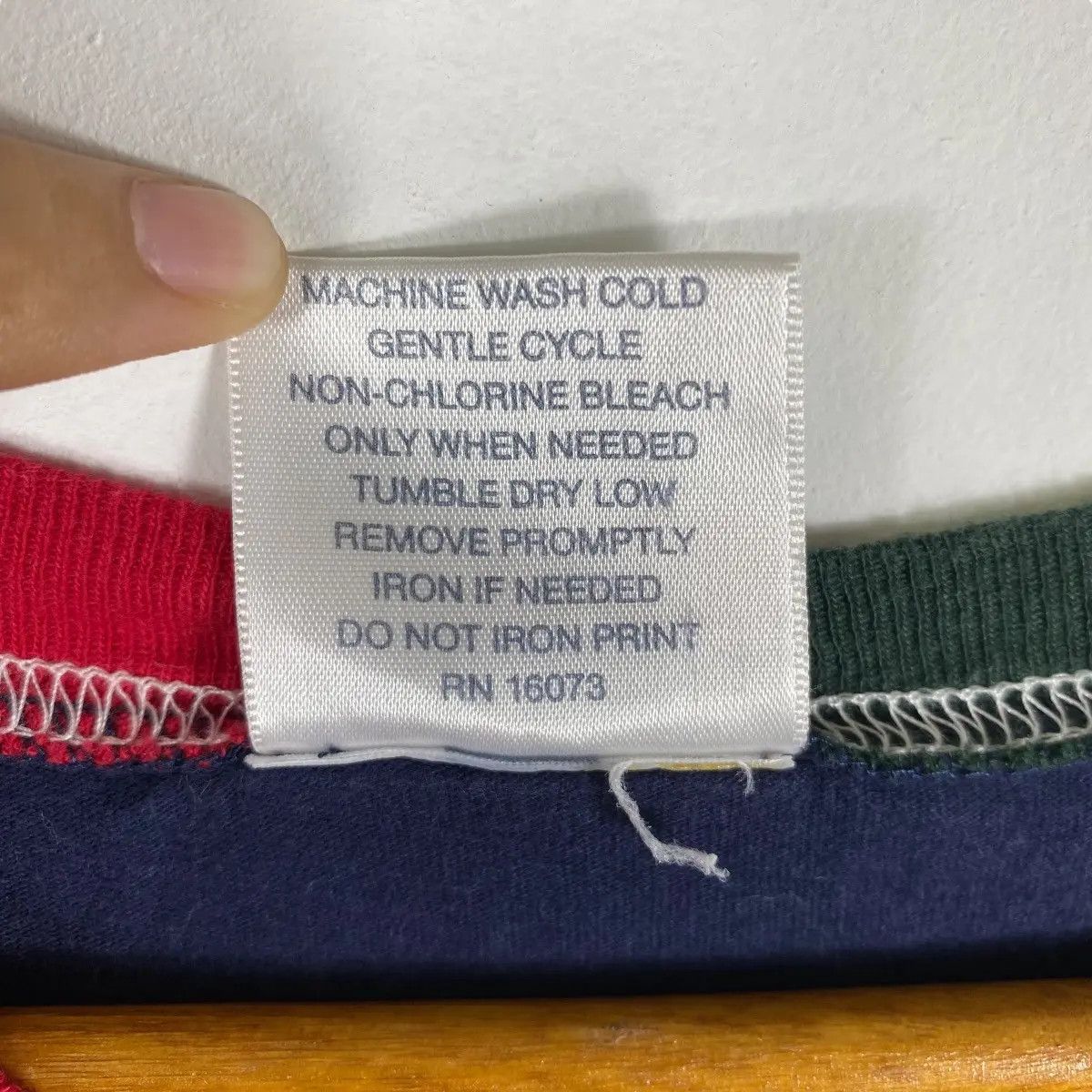 Tommy Hilfiger Vintage 90's TOMMY HILFIGER Fleet-Off Deck Multicolour Tee Size US M / EU 48-50 / 2 - 6 Thumbnail