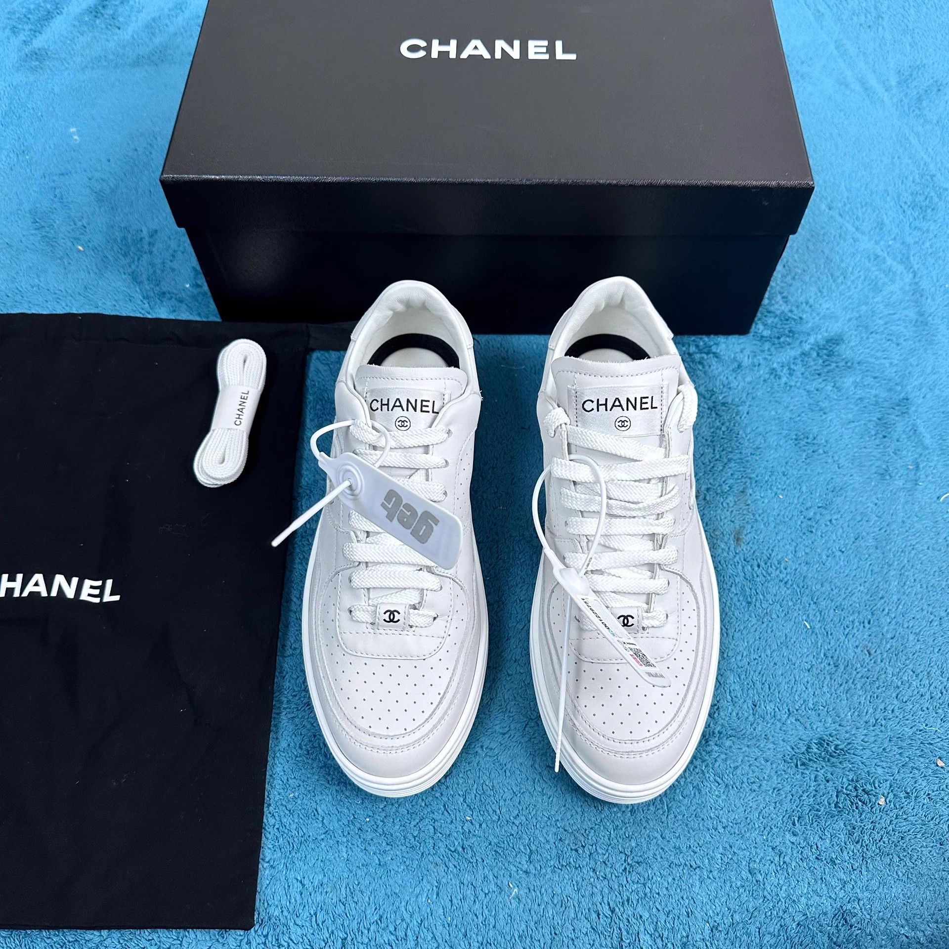 Chanel Chanel 23A White Round Toe Lace-Up Low-Top Sneakers EUR 38 Size US 7 / IT 37 - 1 Thumbnail
