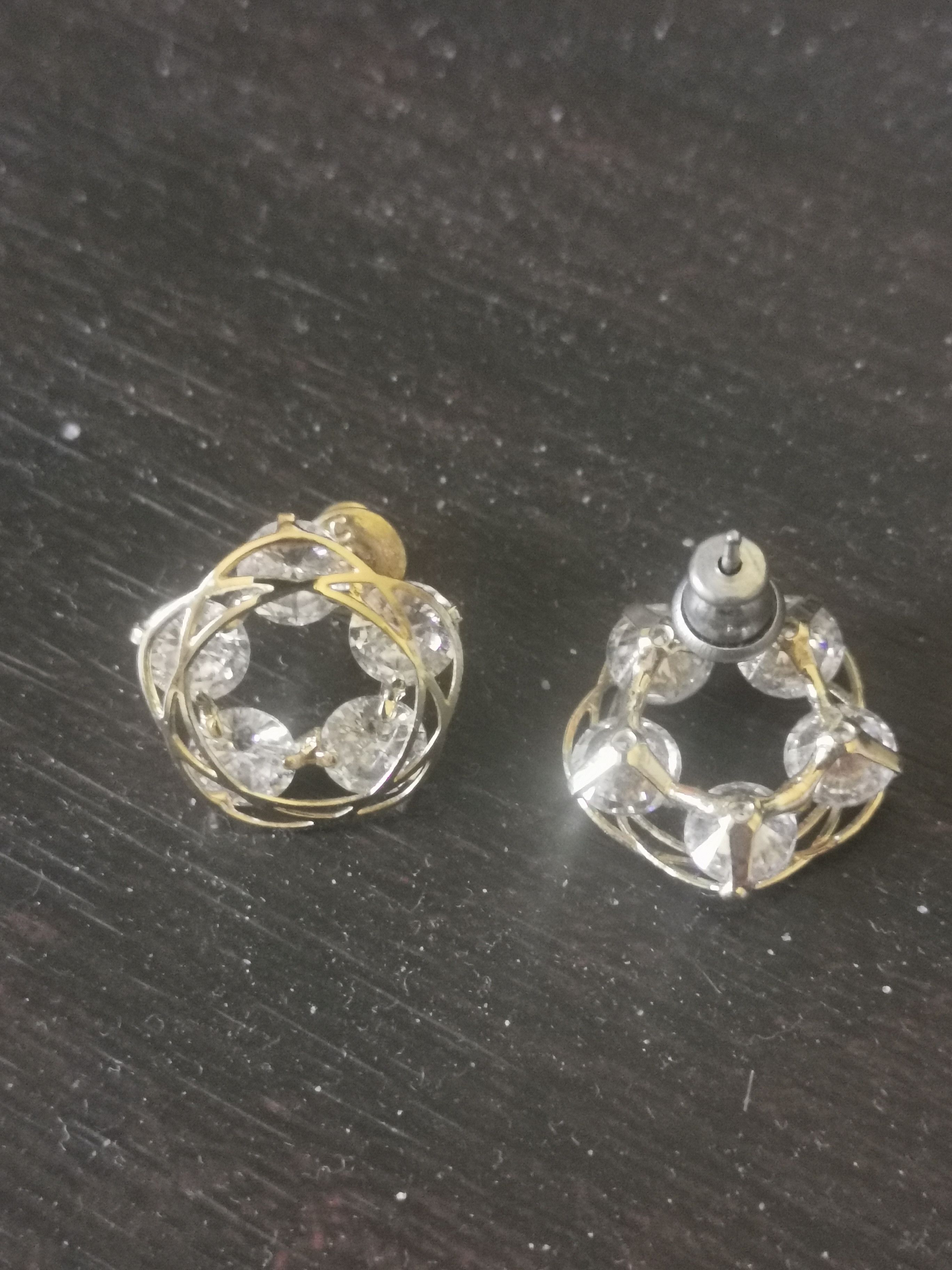 Jewelry Gold diamond circle earrings Size ONE SIZE - 1 Preview