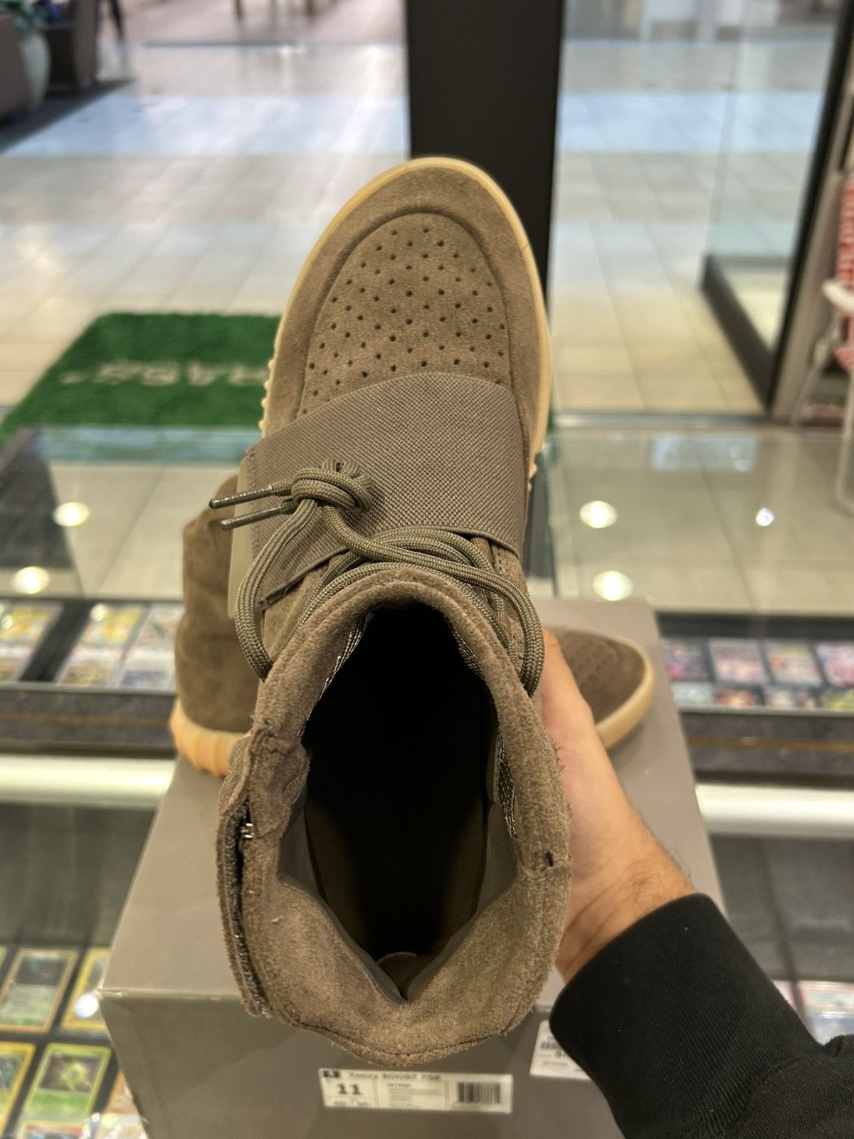 Yeezy Yeezy 750 Chocolate Size US 11 / EU 44 - 4 Thumbnail