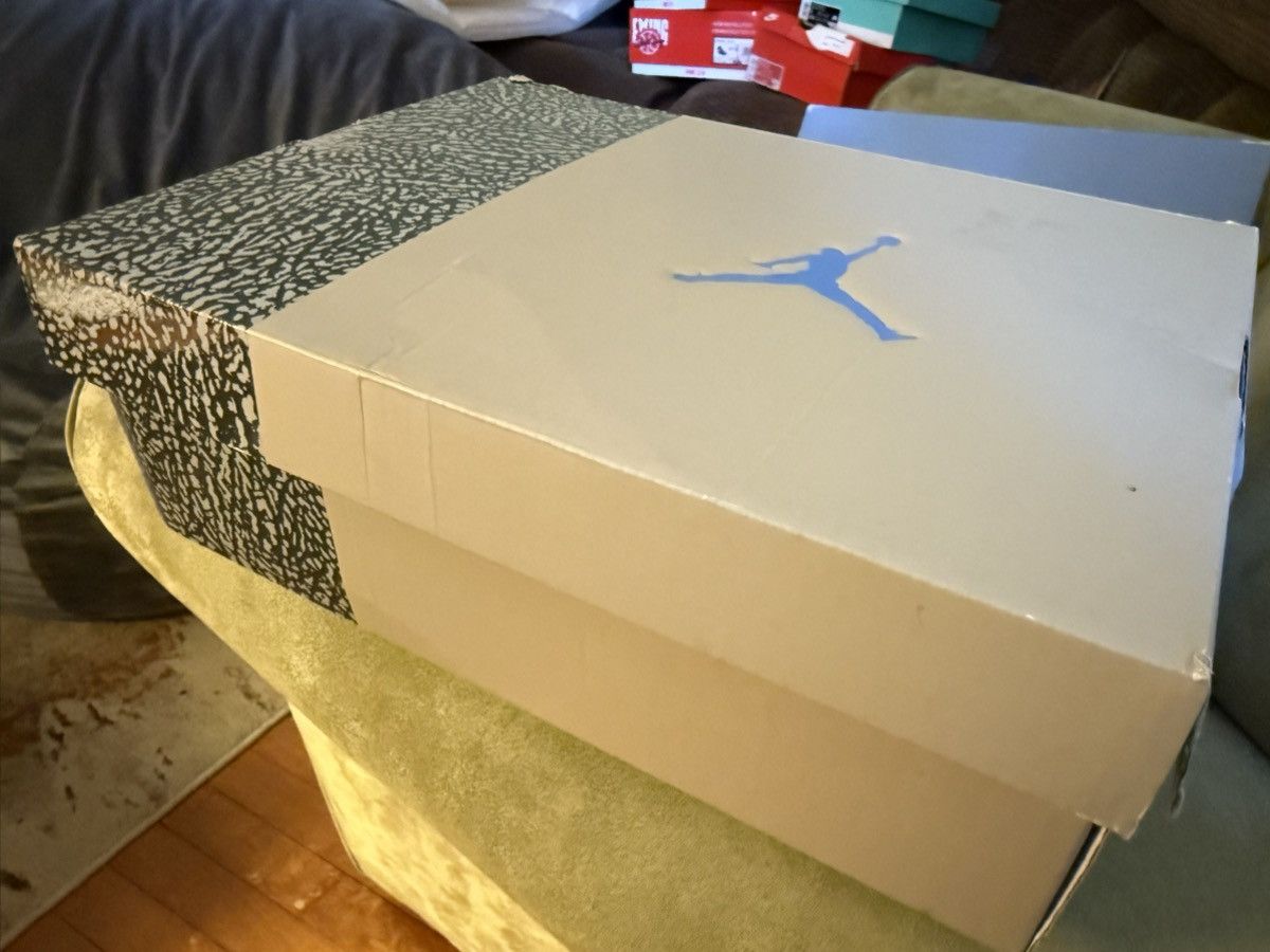 Jordan Brand Nike Air Jordan 3 “Lucky Shorts” minimal use, OG Box, clean! Size US 9.5 / EU 42-43 - 4 Thumbnail