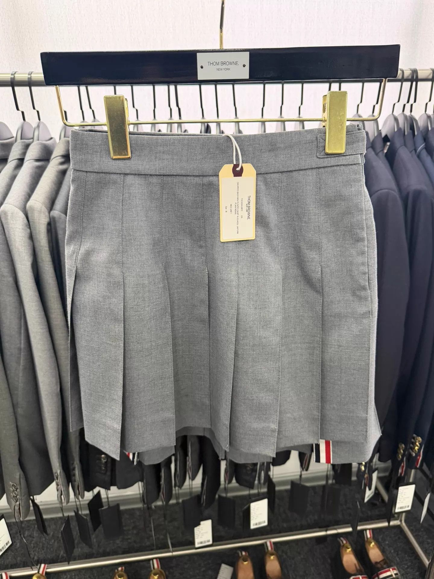 Thom Browne Thom Browne Women's Pleated Skirt Med Gray 36 New Size 25" / US 0 / IT 36 - 1 Thumbnail