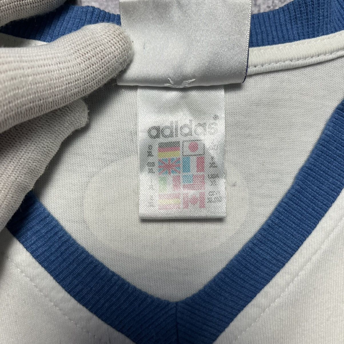Adidas Vintage Adidas White Tee V-Neck Y2K Streetwear Size US XL / EU 56 / 4 - 6 Thumbnail