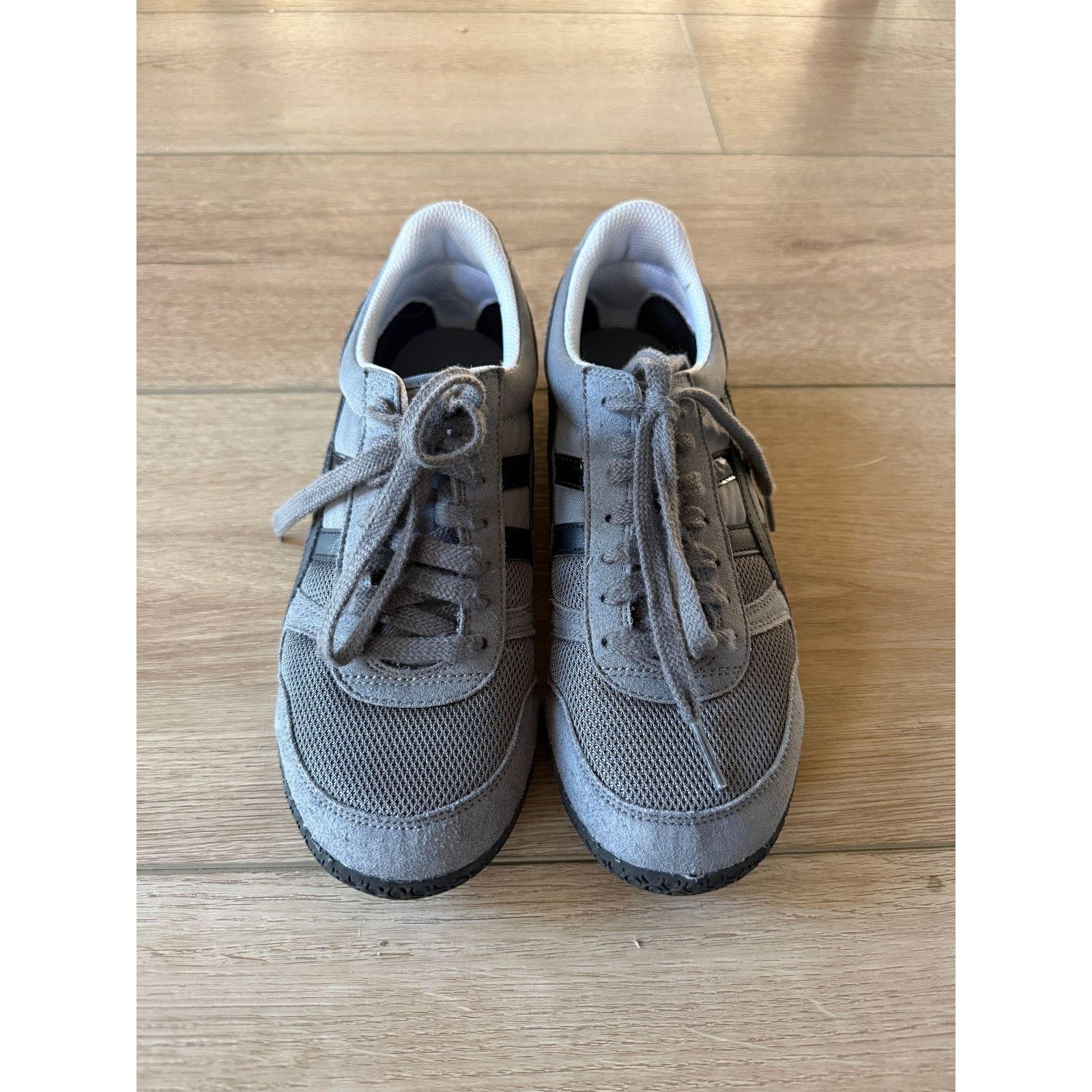 Onitsuka Tiger Onitsuka Tiger Grey / Black Traxy Sneakers 6.5 Size US 6.5 / IT 36.5 - 1 Thumbnail