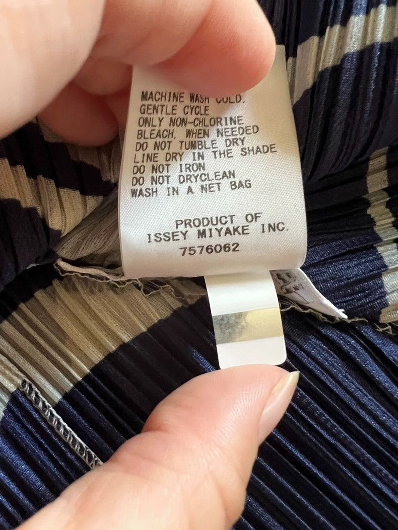 Issey Miyake Issey Miyake size:4 Black pleated long-sleeved shirt Size XS / US 0-2 / IT 36-38 - 4 Thumbnail