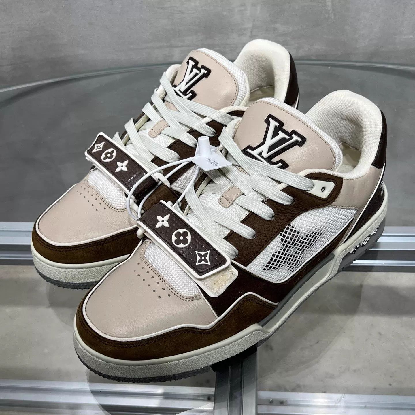 Louis Vuitton Louis Vuitton Mocha Trainer Velcro UK6 (40) Size US 7 / EU 40 - 2 Thumbnail