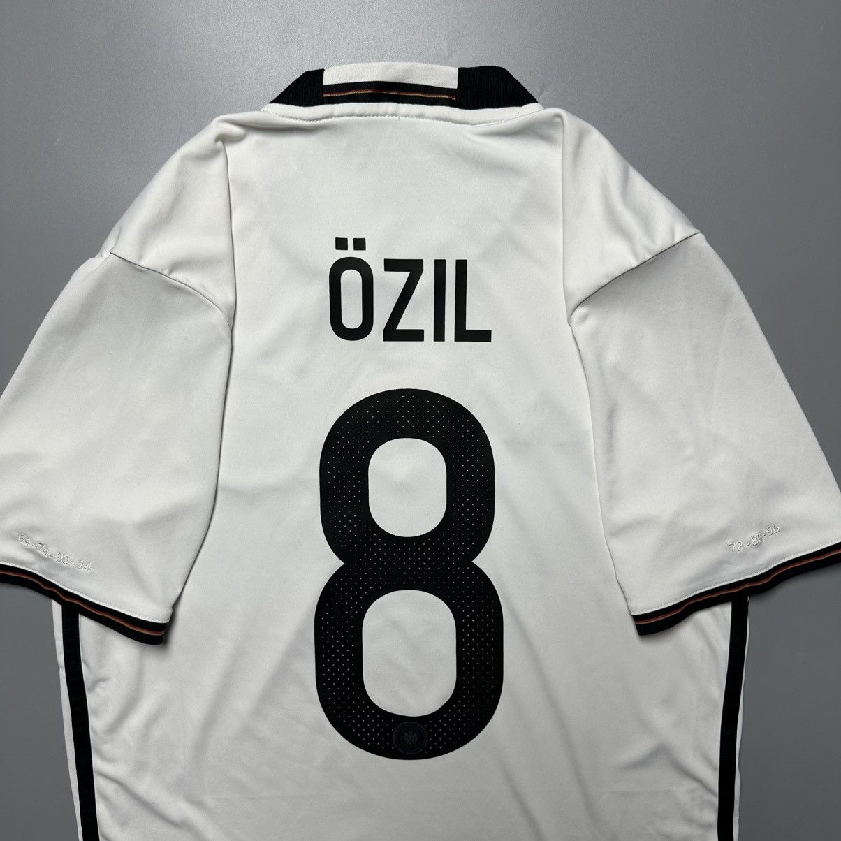 Vintage GERMANY ADIDAS 2016 EURO FOOTBALL SOCCER HOME JERSEY #8 OZIL Size US S / EU 44-46 / 1 - 10 Thumbnail