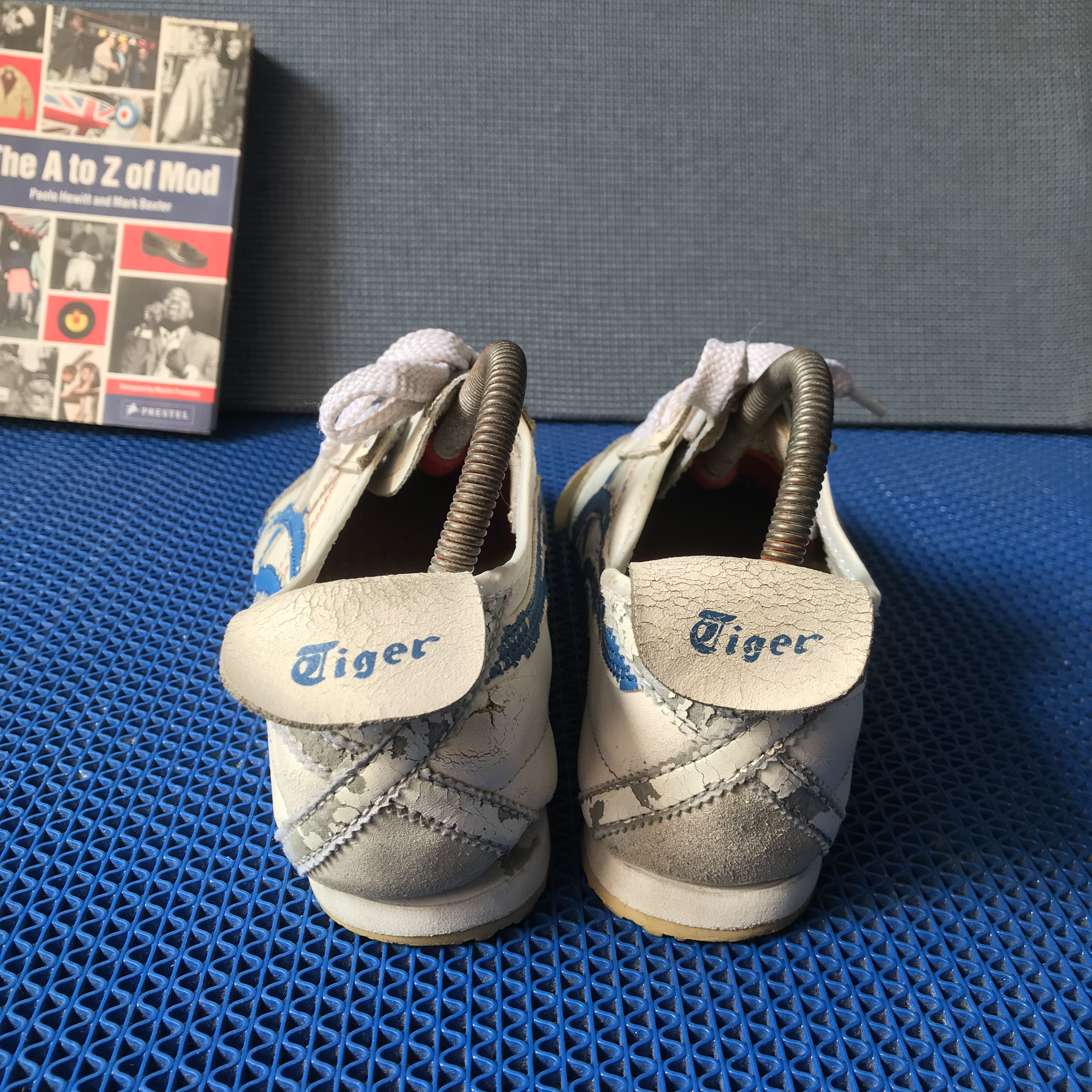 Onitsuka Tiger Onitsuka Tiger MEXICO 66 White Blue French Stripe Used Size US 9 / EU 42 - 2 Thumbnail