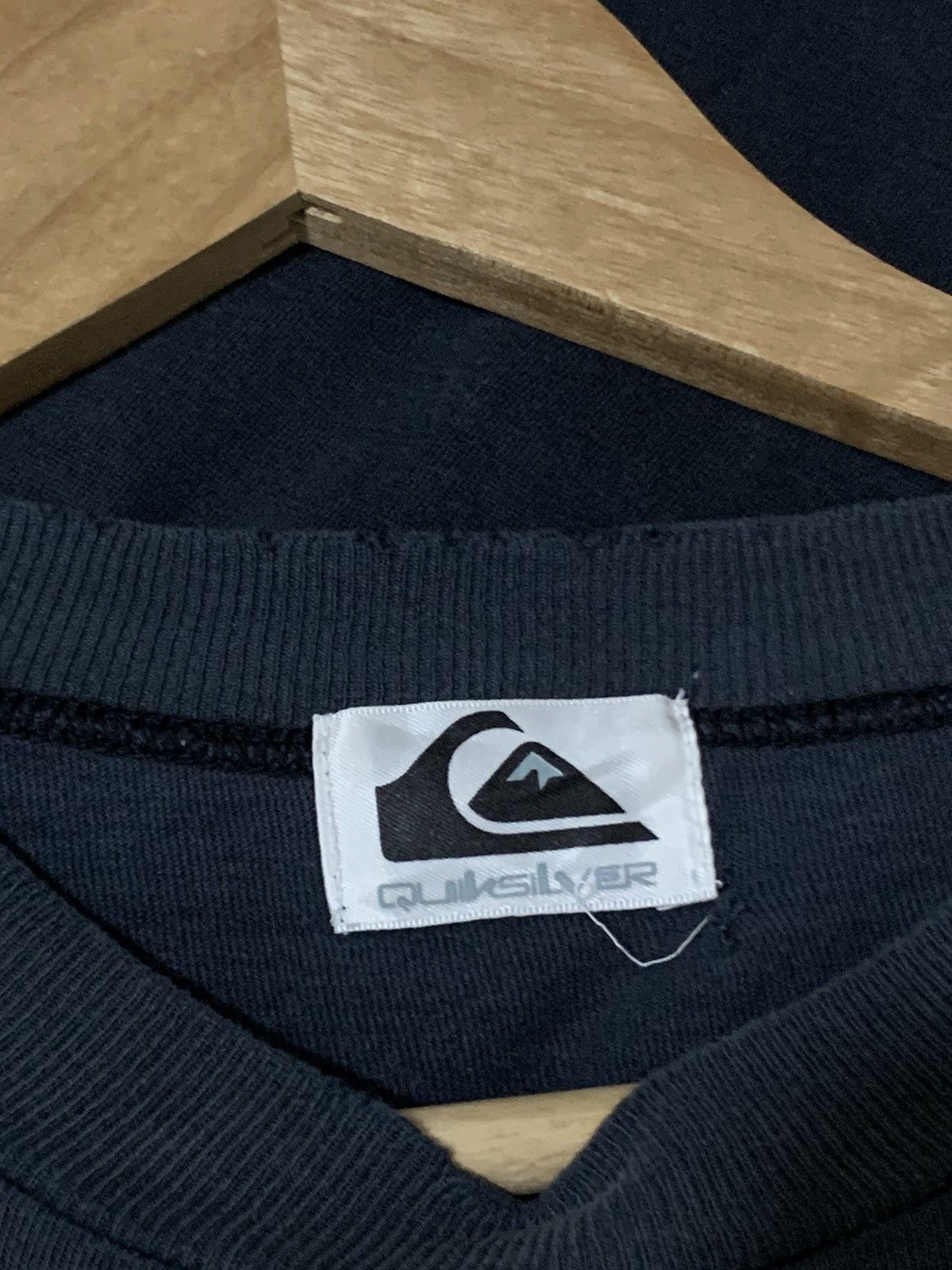 Quicksilver Vintage Quiksilver Big Logo Back Hit Distressed T-shirt Size US L / EU 52-54 / 3 - 9 Thumbnail