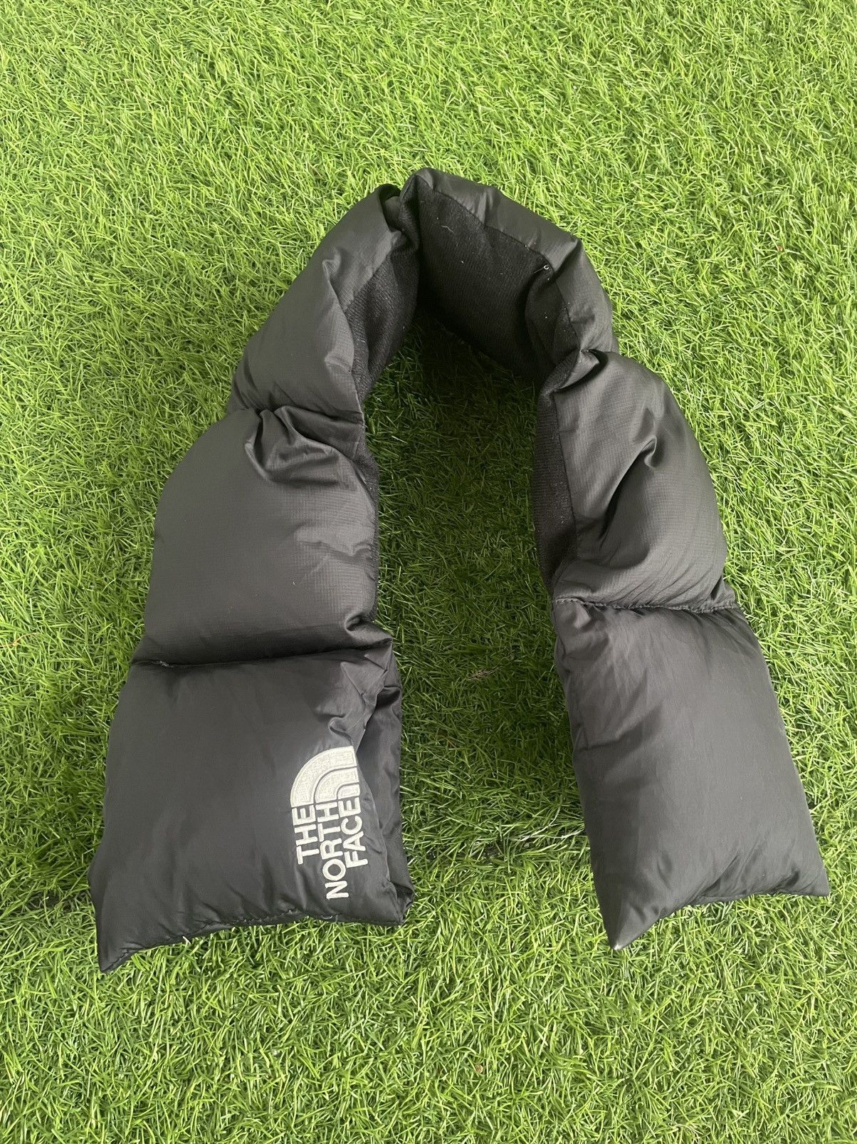 The North Face Authentic THE NORTH FACE Neck Warner Nuptse Mutfler Size ONE SIZE - 1 Thumbnail