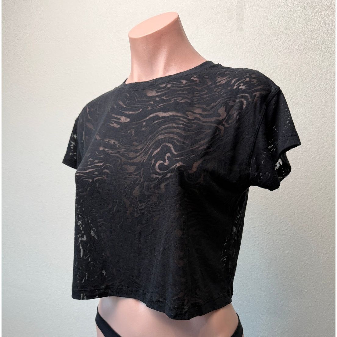 Lululemon Lululemon All Yours Cropped T-Shirt Veil Black Women Size 8 Size M / US 6-8 / IT 42-44 - 2 Thumbnail