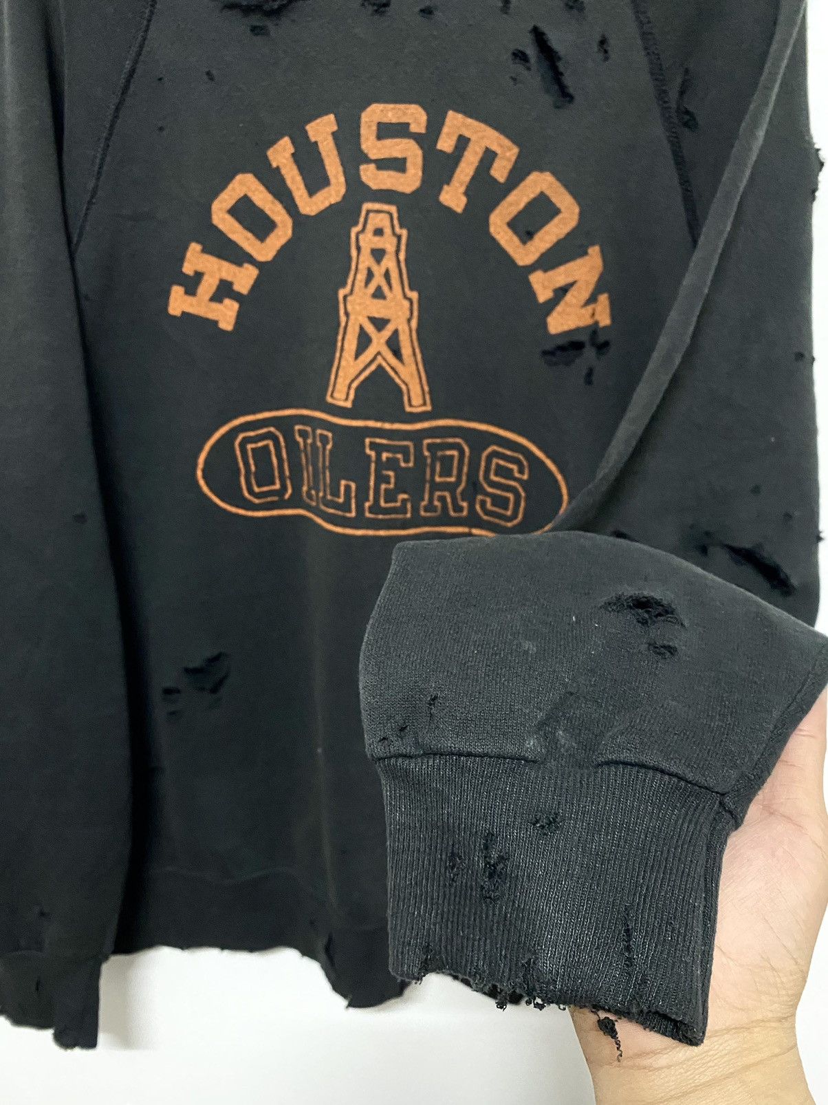 4GSELLER Rare Vintage Thrased houston oilers distressed Sweatshirt Size US M / EU 48-50 / 2 - 7 Thumbnail