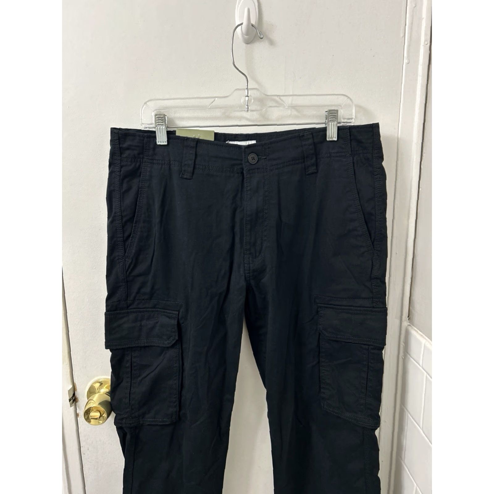 Vintage Goodfellow & Co Cargo Pants Mens 33x30 Black Relaxed Fit Tapered Leg YKK NWT Pants Size US 33 - 7 Thumbnail