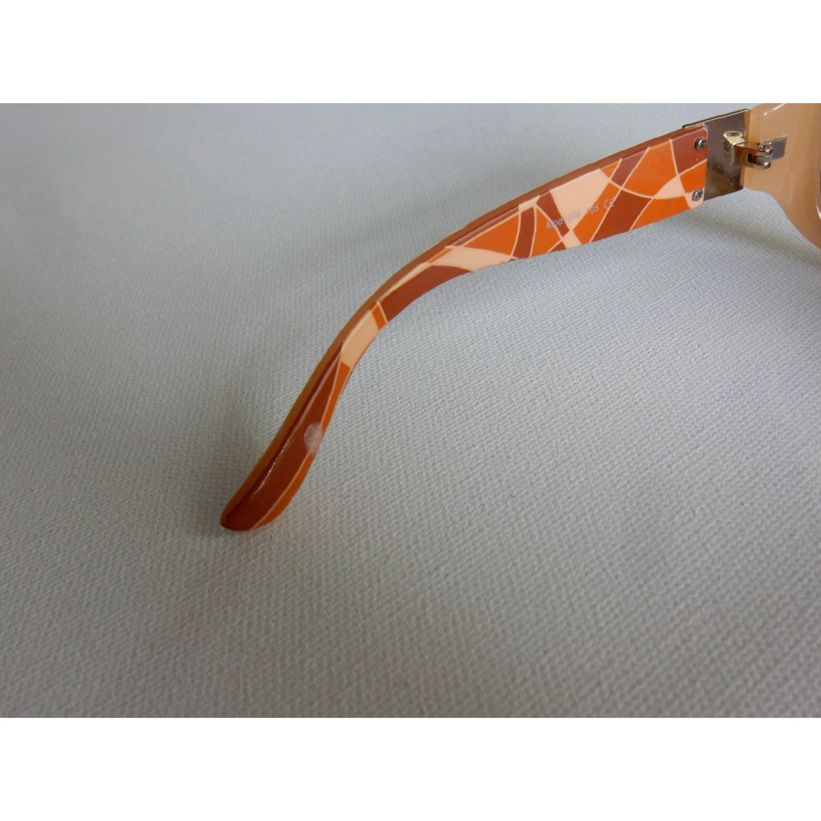 Oleg Cassini VINTAGE Oleg Cassini Sunglasses Women White Small Scratches 1026 Size ONE SIZE - 5 Thumbnail