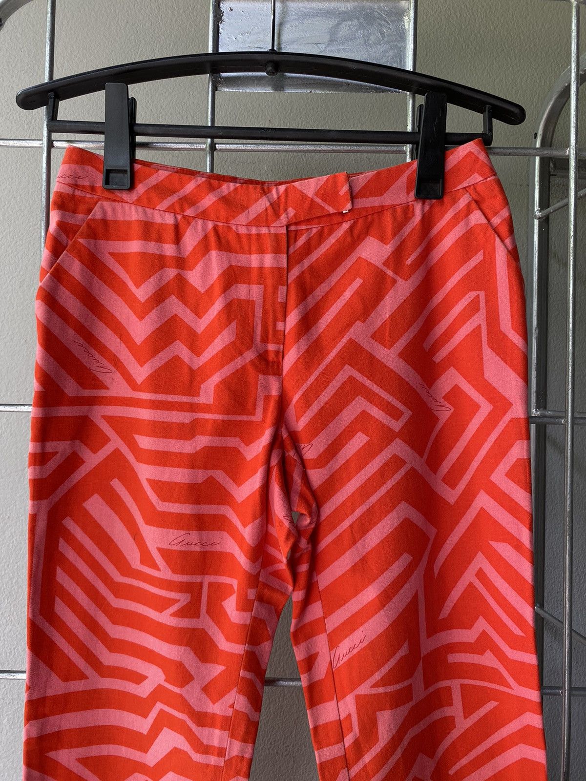 Gucci Gucci red casual pants with pink geometric pattern Size 27" / US 4 / IT 40 - 4 Thumbnail