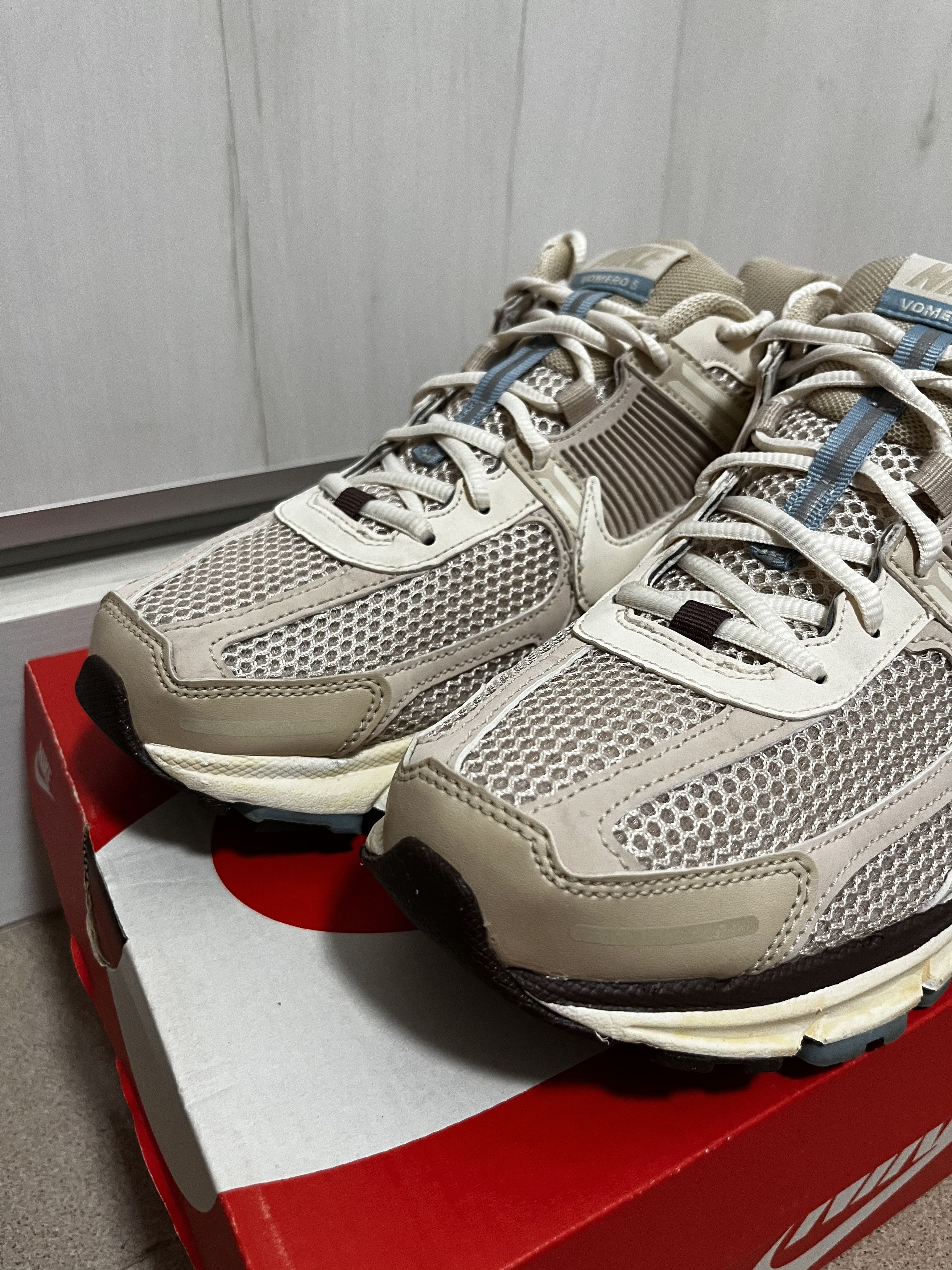 Nike Nike Zoom Vomero 5 Oatmeal Size US 11.5 / EU 44-45 - 3 Thumbnail