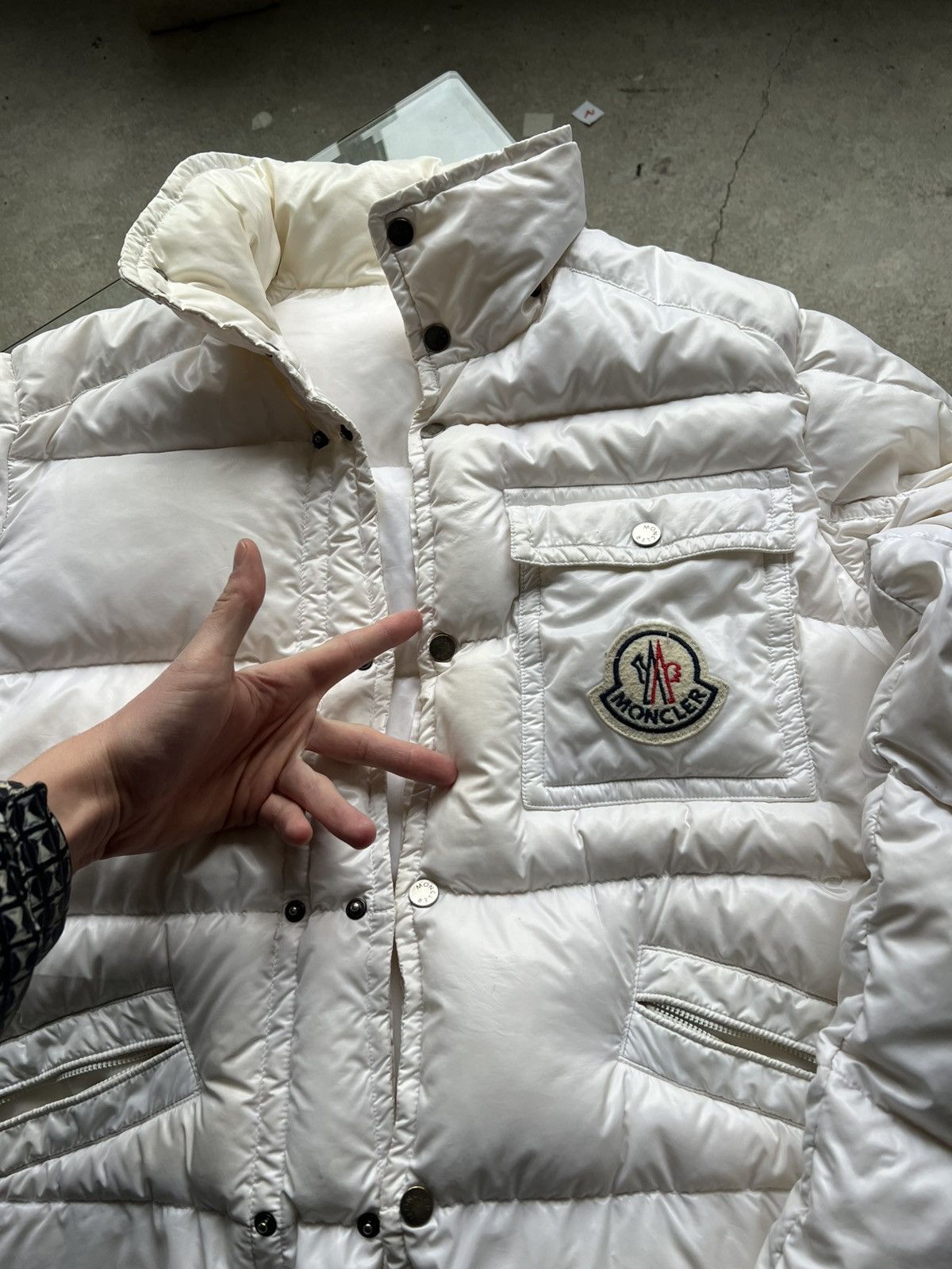 Moncler Vintage Moncler down jacket big patch logo white Size US XL / EU 56 / 4 - 20 Thumbnail