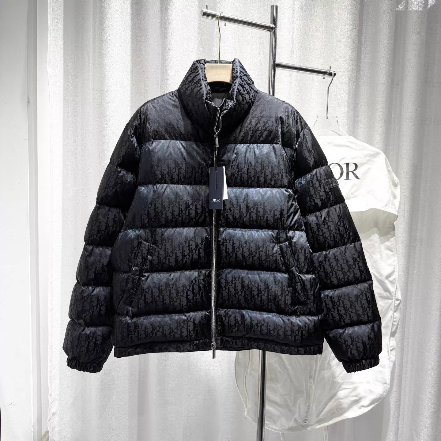 Dior DIOR Oblique Puffer Jacket Sleeve Logo Black 52 Size US L / EU 52-54 / 3 - 1 Thumbnail