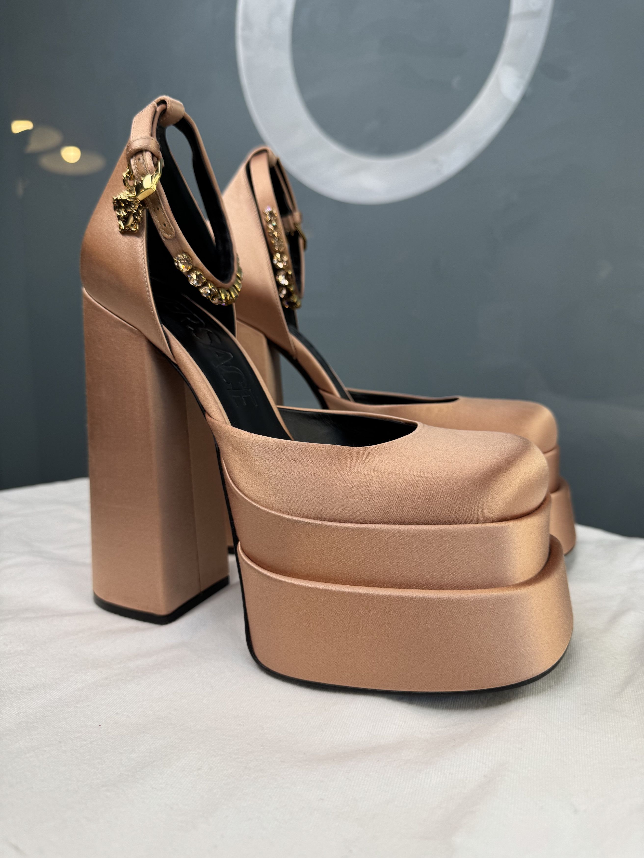 Versace Versace Pink Satin Medusa Platforms Size US 8.5 / IT 38.5 - 11 Thumbnail