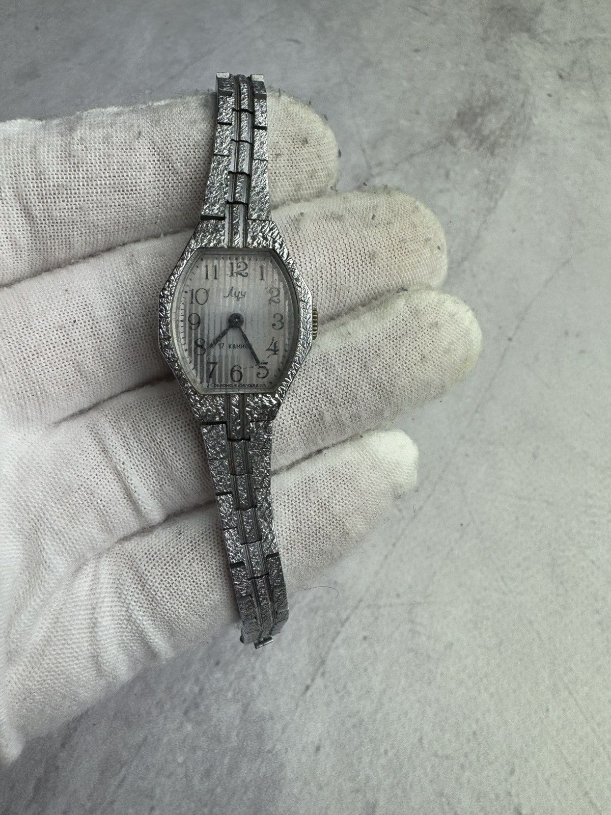 Vintage Vintage Futuristic Retro Luch Watch USSR Size ONE SIZE - 1 Thumbnail