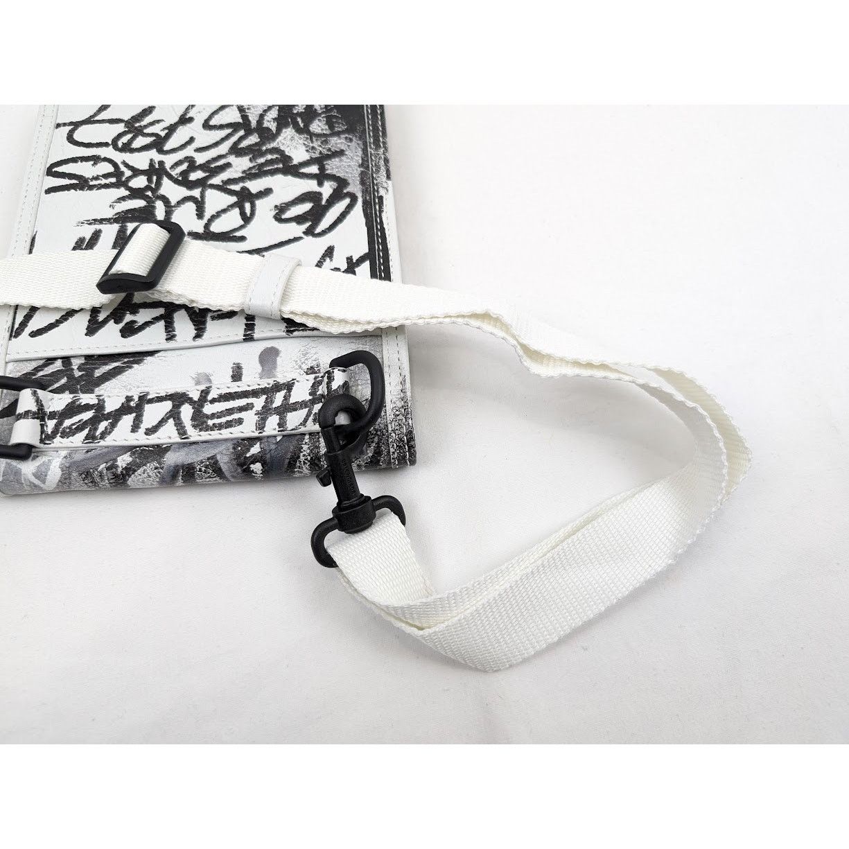 Balenciaga o1rshd1 Q:2 / Size: OS / Explorer Small Pouch Strap Graffiti Size ONE SIZE - 20 Thumbnail