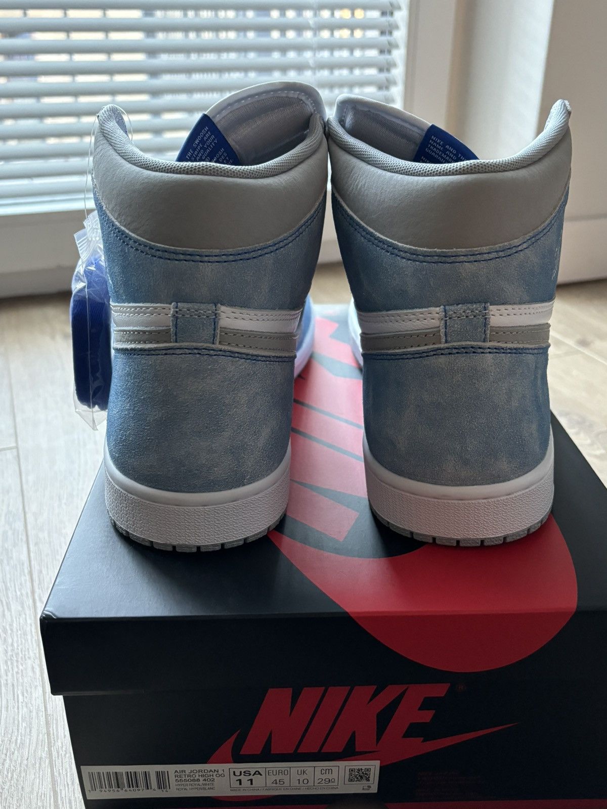 Jordan Brand Air Jordan 1 Retro High OG Hyper Royal Smoke Grey 11 US Size US 11 / EU 44 - 5 Thumbnail