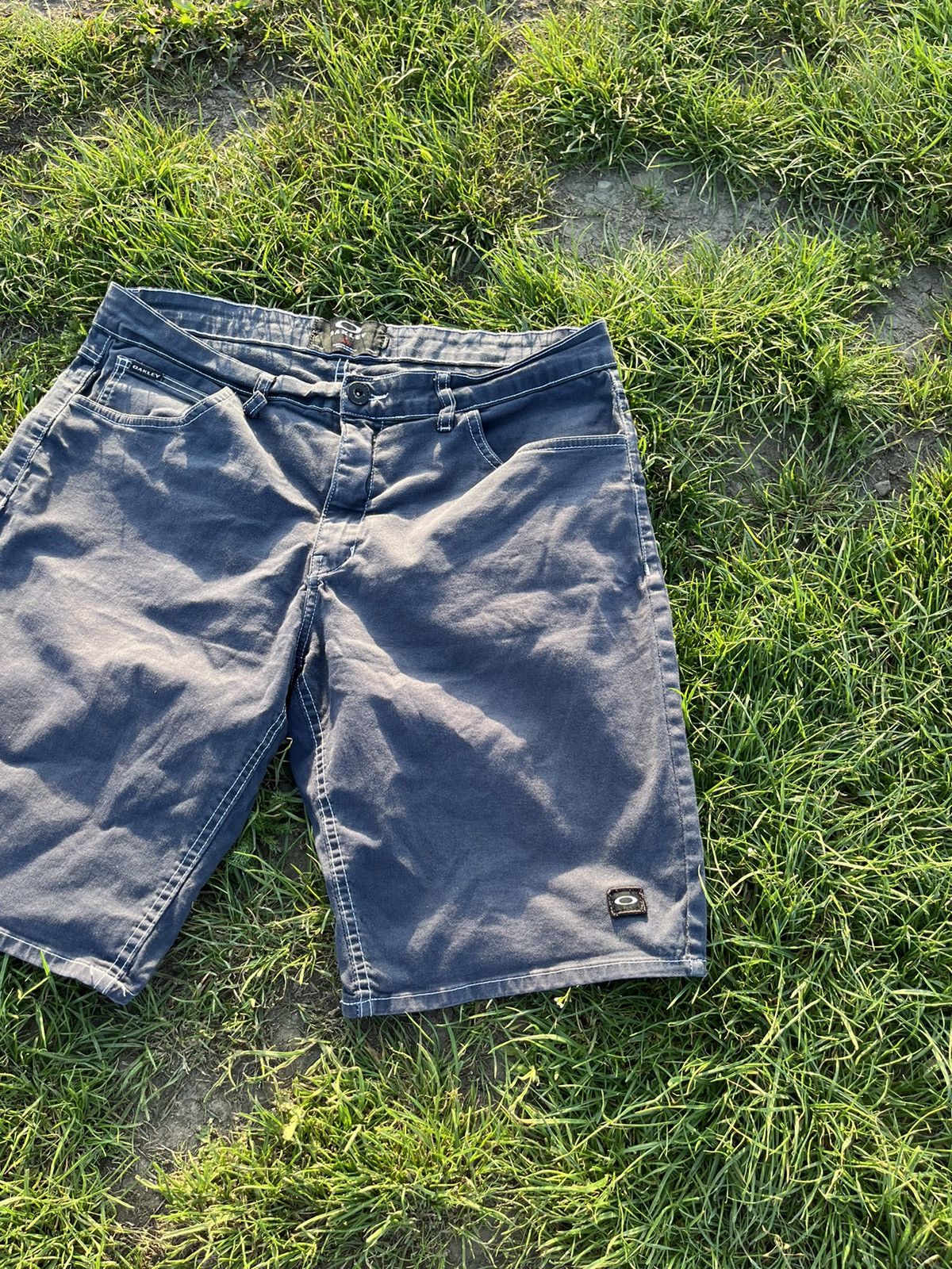 Oakley × Vintage Vintage Oakley Y2K Faded Hype Shorts Size US 32 / EU 48 - 2 Thumbnail