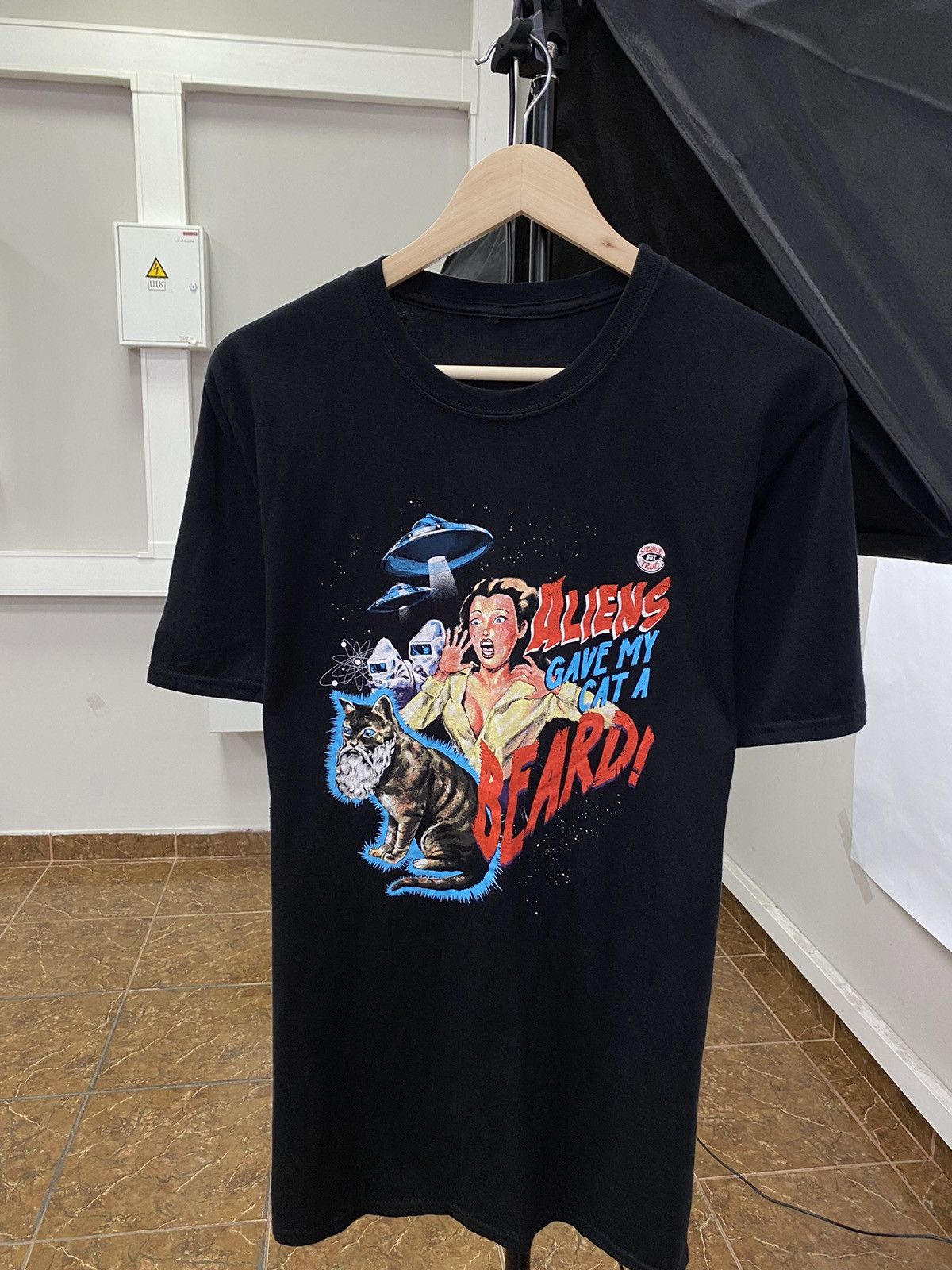 Gildan Vintage Aliens Gave My Cat A Beard retro rare hype Y2K Size US M / EU 48-50 / 2 - 1 Thumbnail