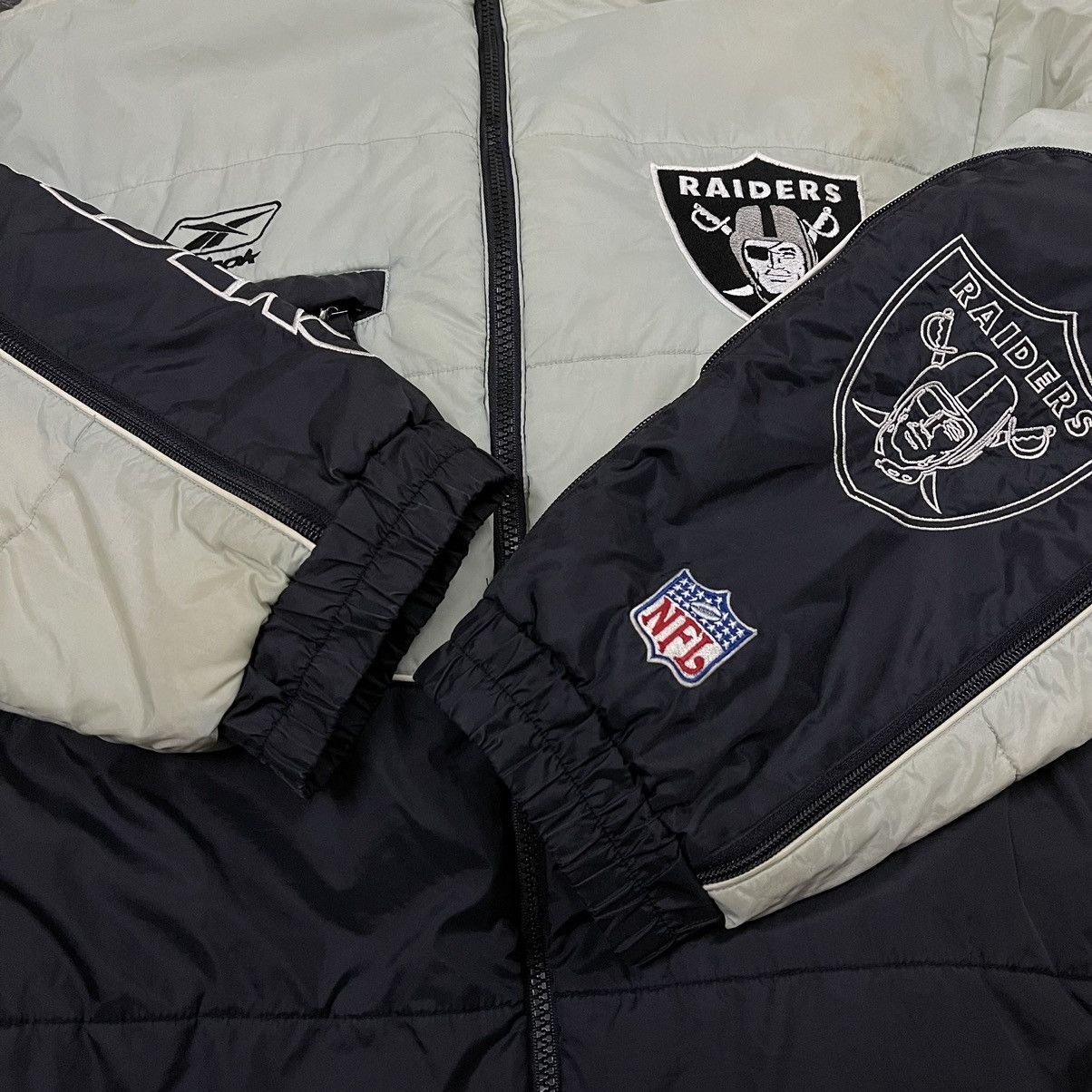 NFL Vintage Reebok X Raiders NFL puffer jacket Size US L / EU 52-54 / 3 - 11 Thumbnail