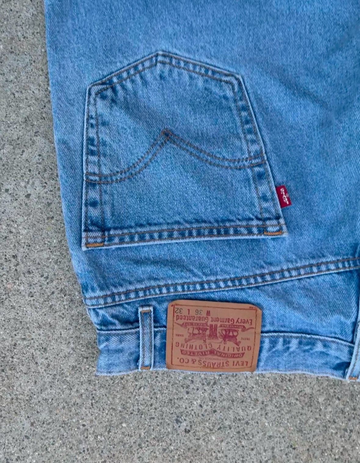 Levi's Vintage 2001 L. Indigo Levi’s 550 Relaxed Fit Jeans Size 36 Size US 36 / EU 52 - 10 Thumbnail