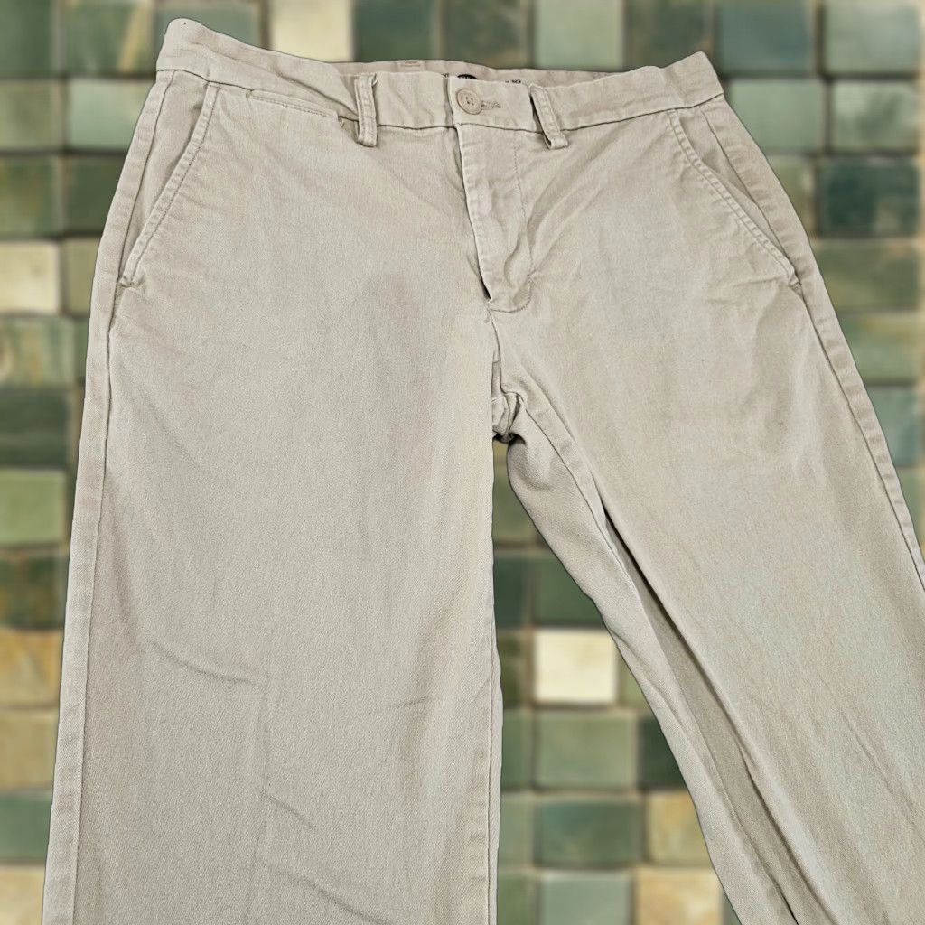 Old Navy Old Navy Pants Mens 30x28 Khaki Straight Fit Cotton Knit Chino Stretch Preppy Size US 30 / EU 46 - 1 Thumbnail