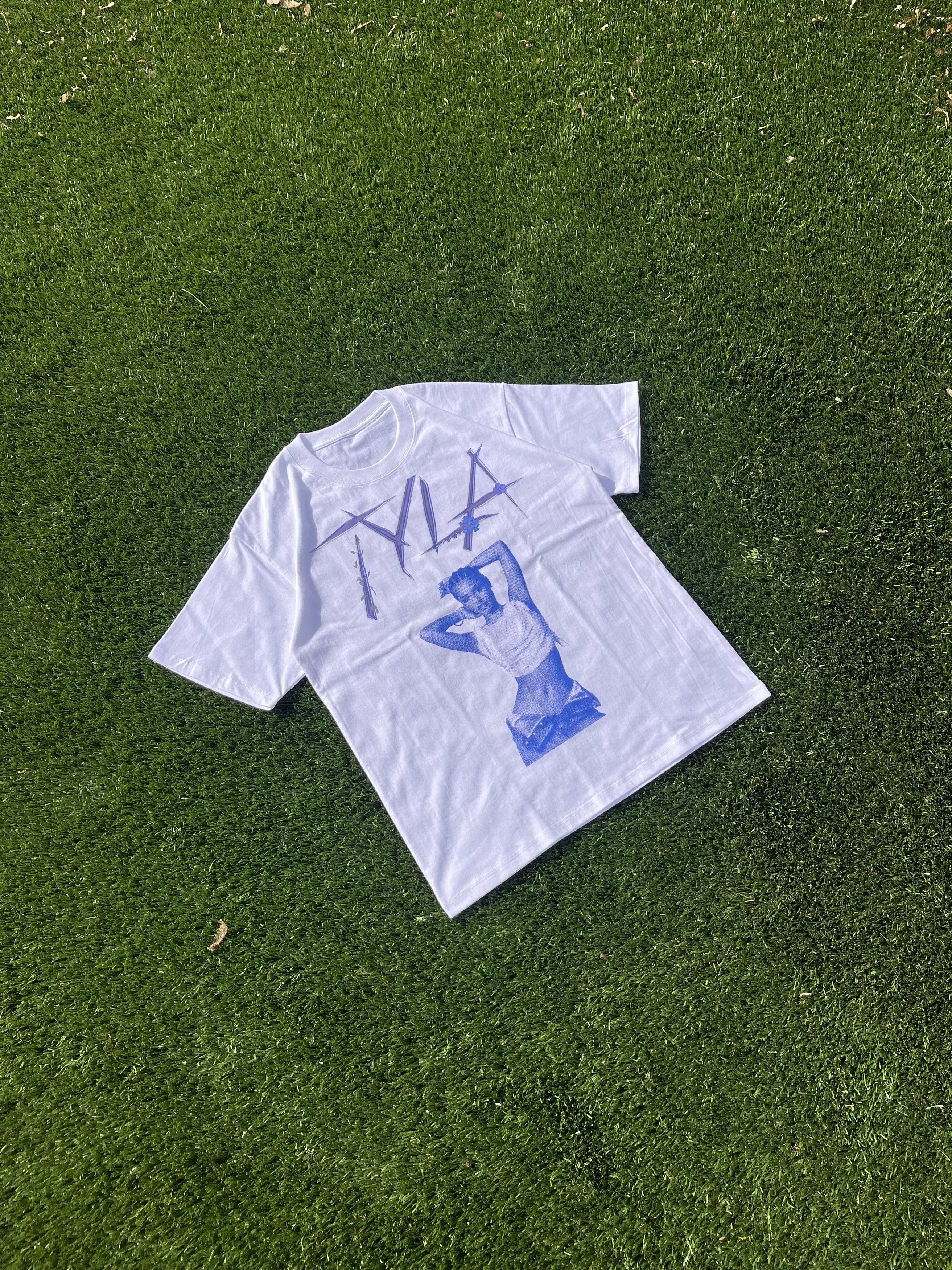 Vintage Tyla Graphic Tee Size M / US 6-8 / IT 42-44 - 3 Thumbnail