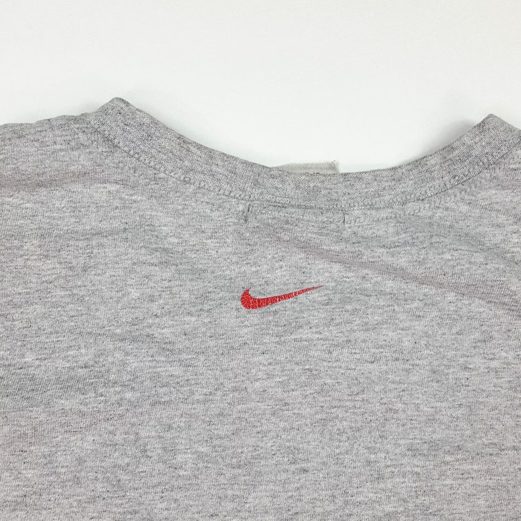 Nike VINTAGE Nike Football Play Hard Men's Large Gray T Shirt Faded Retro Y2K Sports Fan Shirt Size US L / EU 52-54 / 3 - 6 Thumbnail