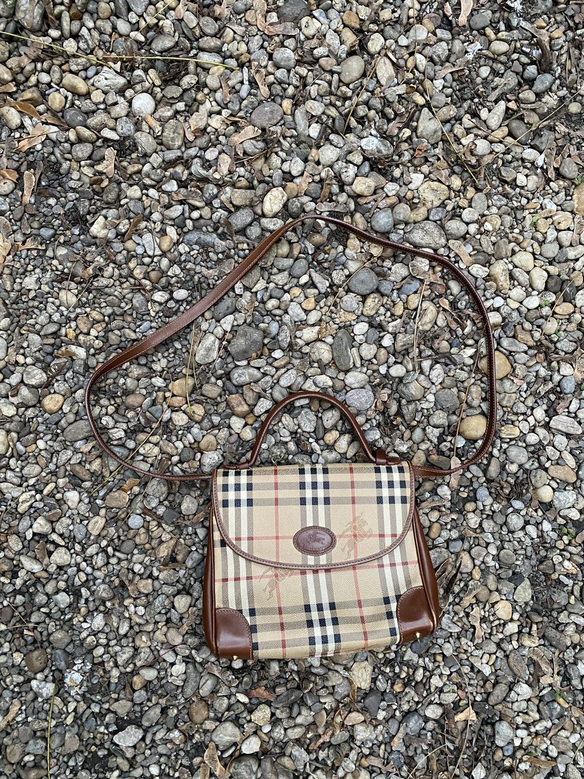 Burberry × Vintage Vintage Burberry’s Nova Check Overprinted Crossbody Bag Size ONE SIZE - 1 Thumbnail