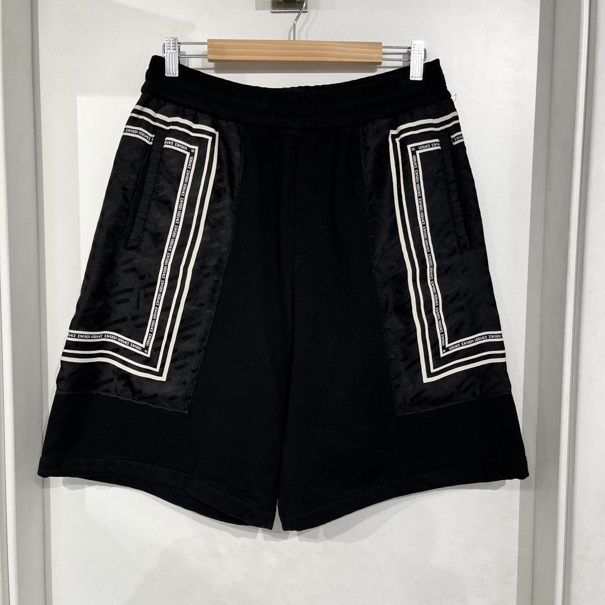 Versace Versace Shorts Black Size US 30 / EU 46 - 1 Thumbnail