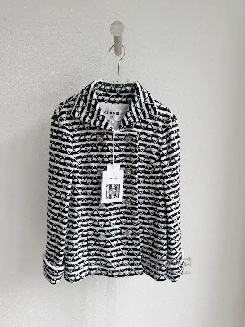 Chanel Chanel 24s black and white sequin wavy tweed jacket Size XS / US 0-2 / IT 36-38 - 2 Thumbnail