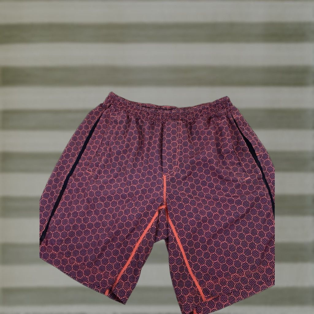 Lululemon Lululemon Pace Breaker Shorts Men 36x10 Maroon Geometric Lined Drawstring Athletic Shorts Mens Regular Size L Red Geometric Pattern Size US 33 - 1 Thumbnail