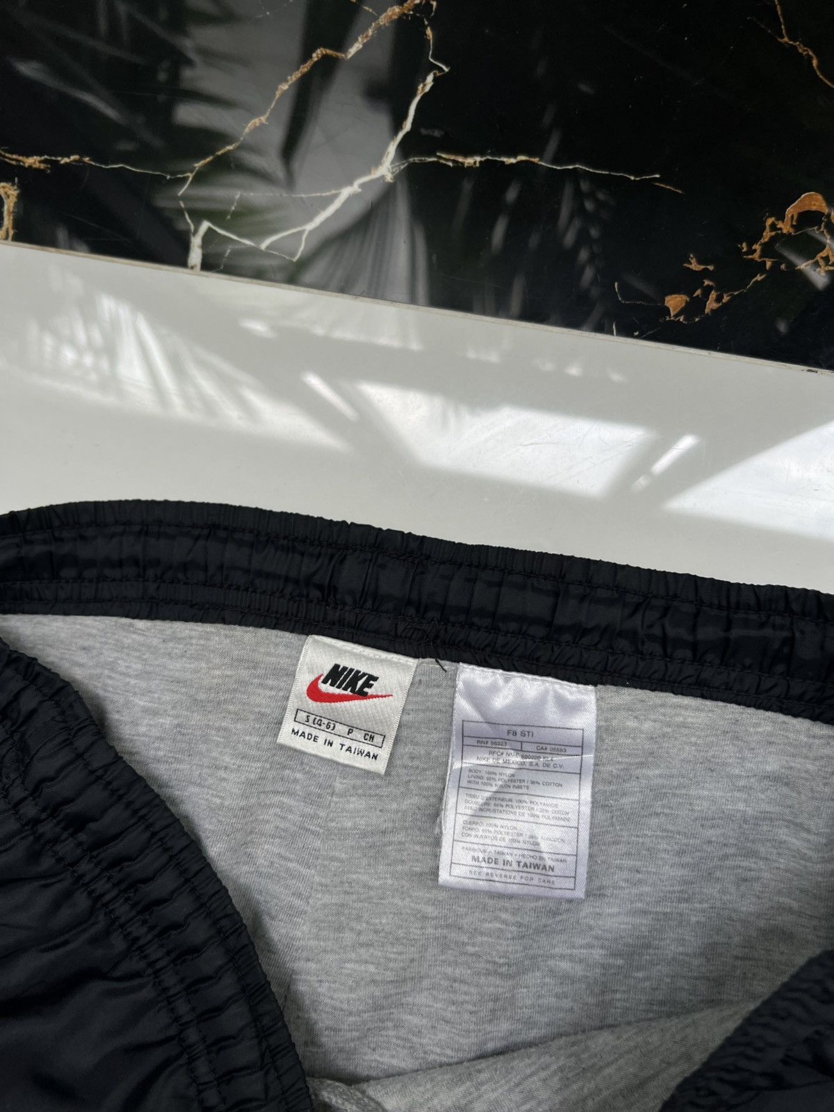 Nike × Vintage 90's NIKE Y2K BAGGY RETRO RARE SWOOSH LOGO TRACK PANTS Size US 32 / EU 48 - 4 Thumbnail