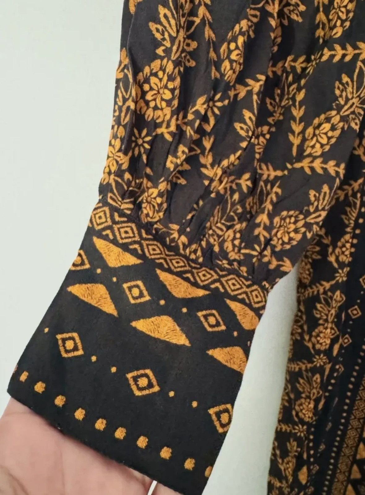 Farm Rio Farm Rio Printed V-Neck Tie Front Midi Dress, Size S Size S / US 4 / IT 40 - 4 Thumbnail