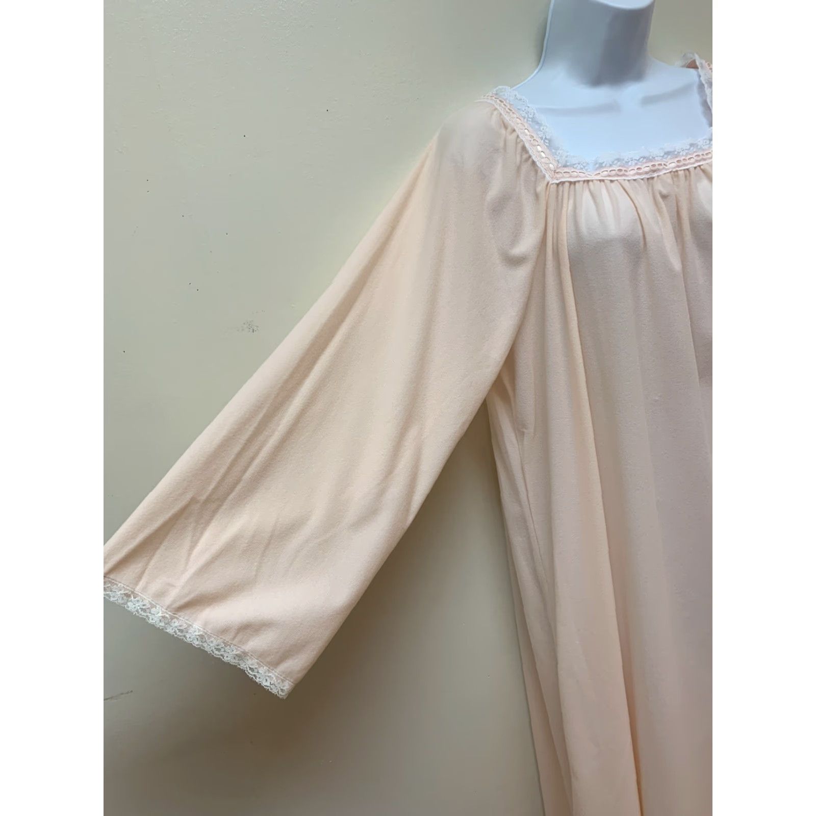 Vintage VINTAGE Damea Peach Brushed Nylon Long Gown Granny Nightgown Size M NEW NOS Size ONE SIZE - 3 Thumbnail
