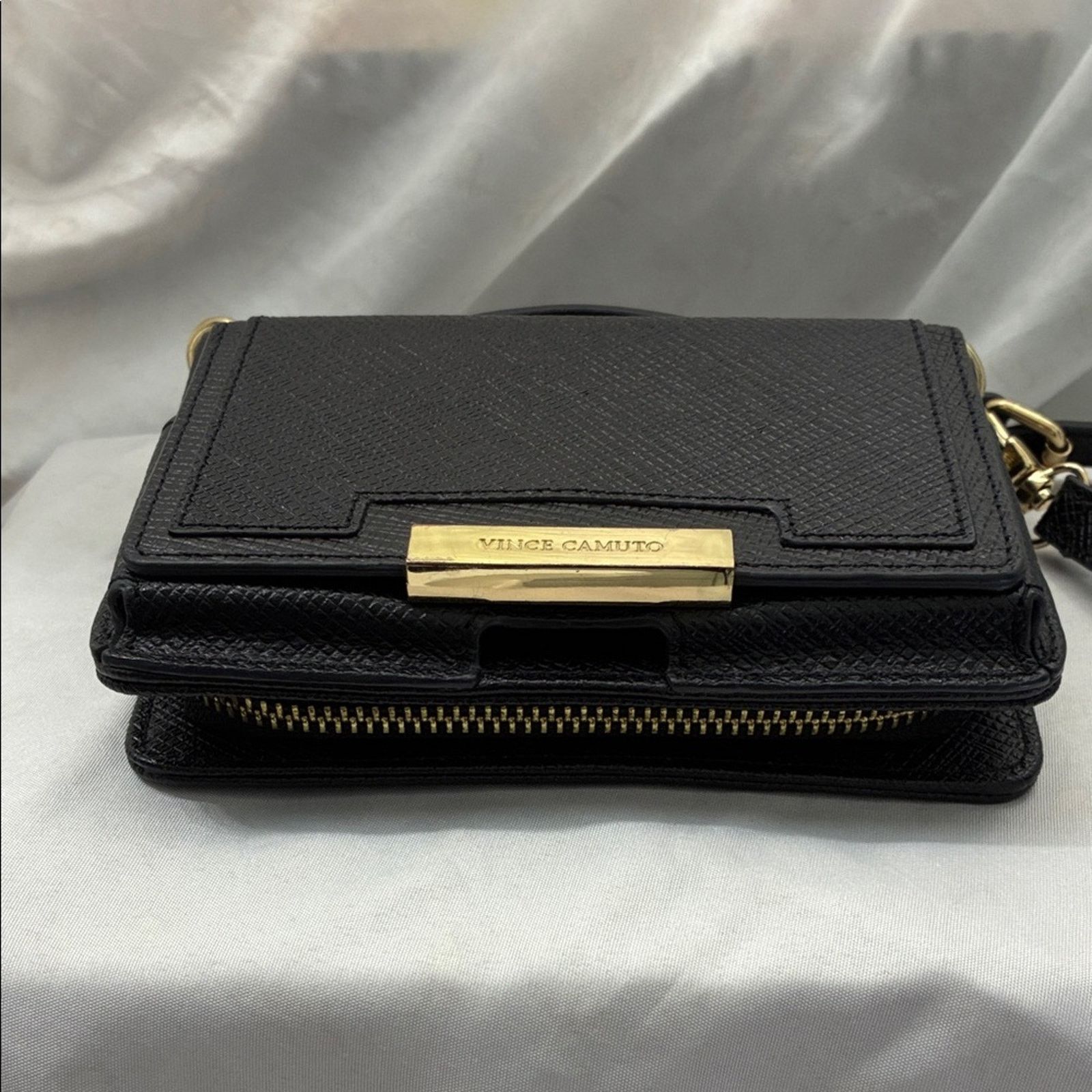 Vince Camuto Vince Camuto Textured Black Crossbody Wallet / Gold Accents Size ONE SIZE - 10 Thumbnail