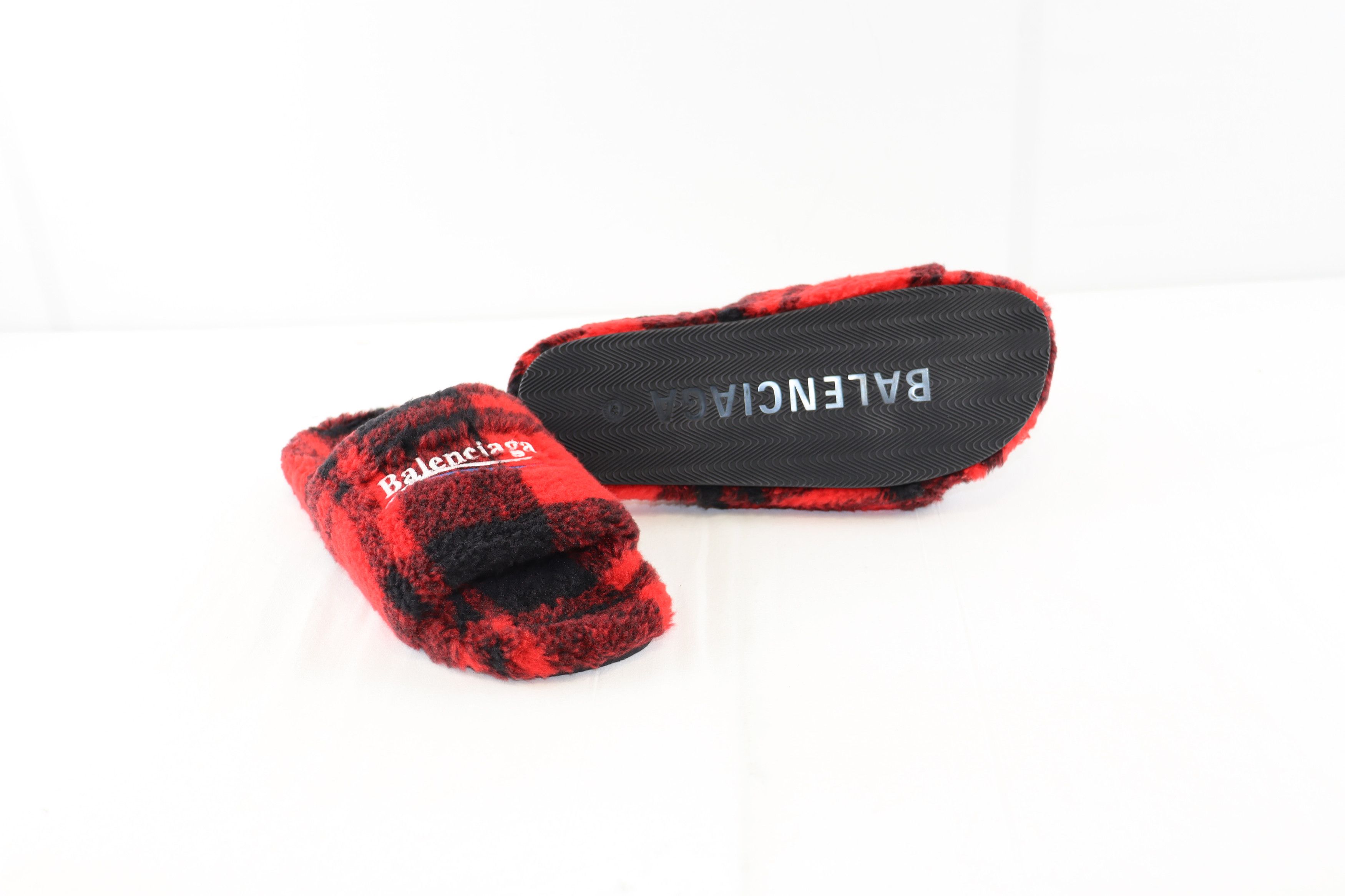 Balenciaga o1rshd1 Q:4 / Furry Slide in Red Size US 9 / EU 42 - 10 Thumbnail