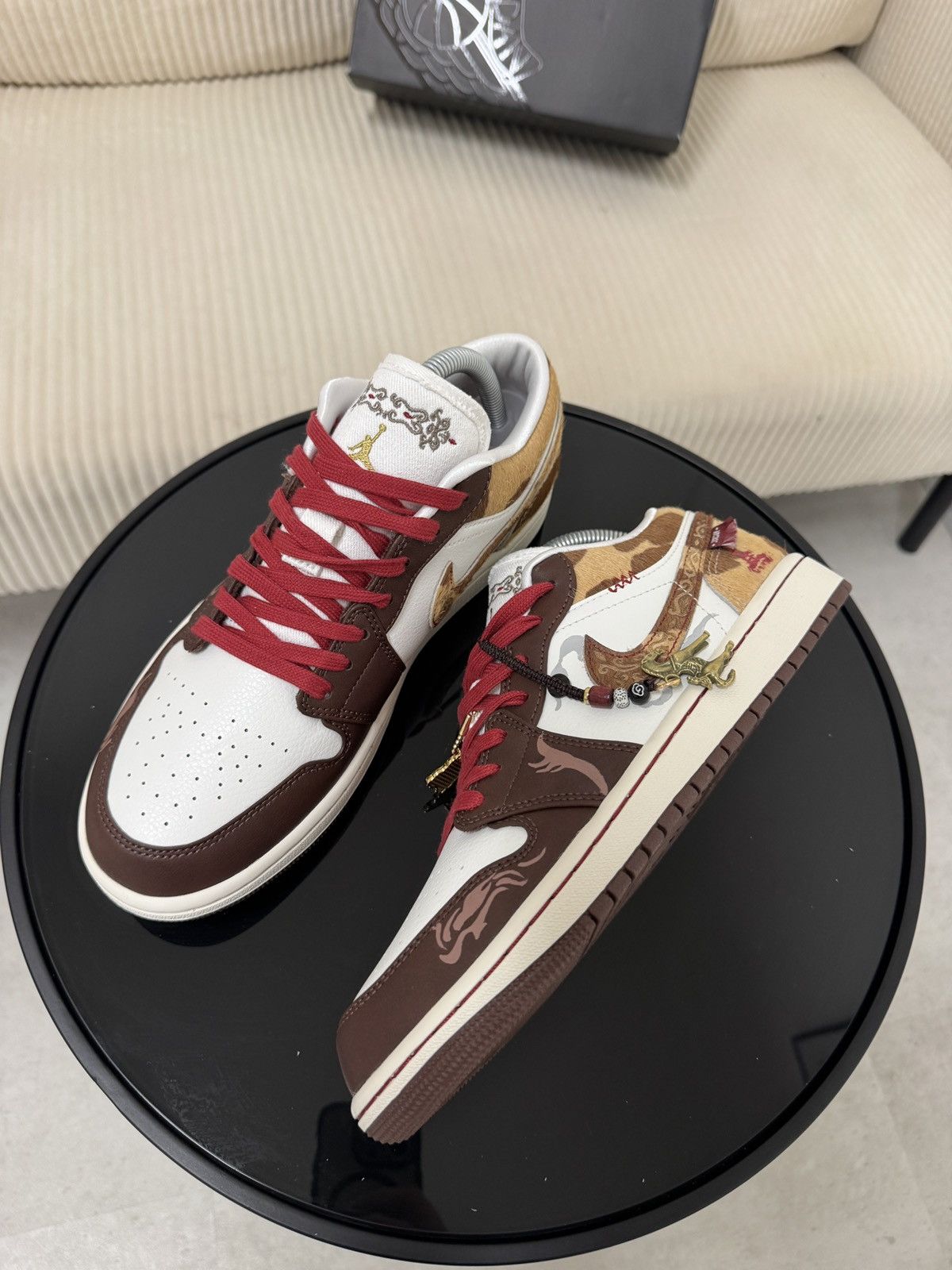 Nike Air Jordan 1 Low SE Size US 8 / EU 41 - 3 Thumbnail