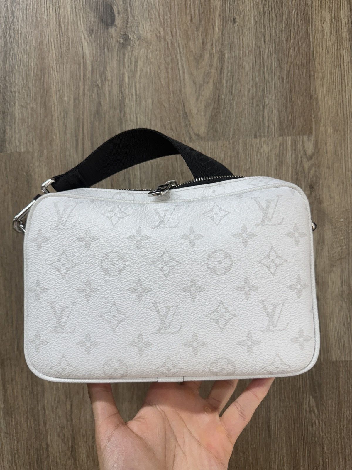 Louis Vuitton Louis Vuitton White Monogram Shoulder Bag Size ONE SIZE - 6 Thumbnail