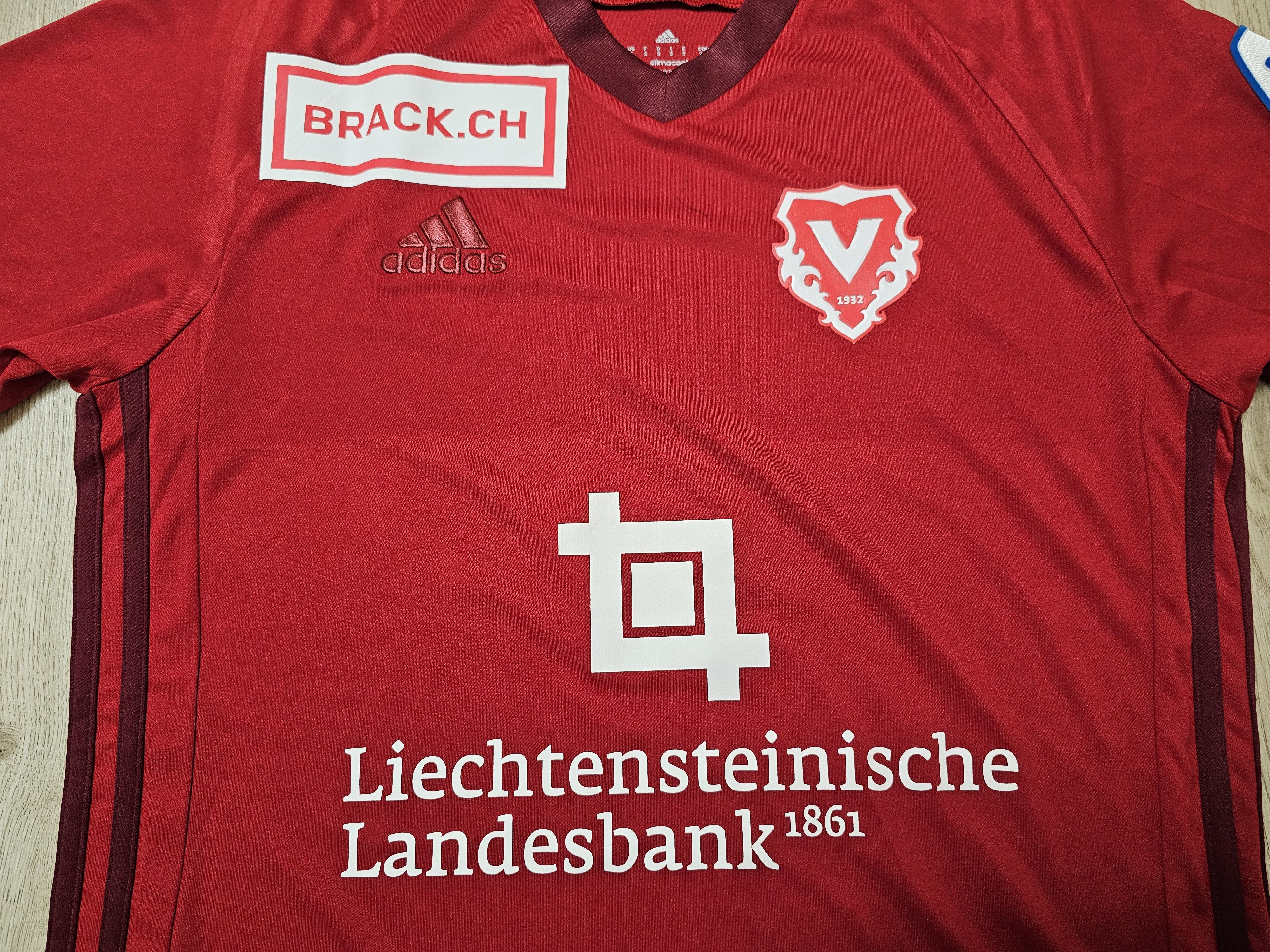 Adidas VADUZ 2017 2019 SIGNED FOOTBALL SOCCER JERSEY LIECHTENSTEIN Size US S / EU 44-46 / 1 - 3 Thumbnail