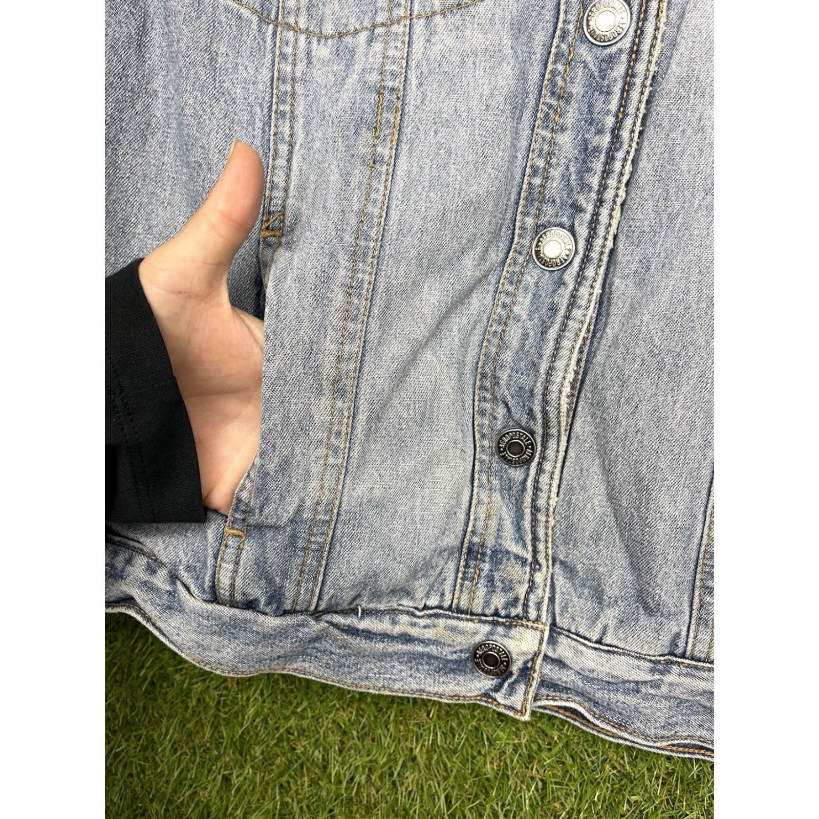 Vintage VINTAGE Aéropostale Denim Jacket Woman M Trucker Light Washed Blue Button Lined Sherpa Coat Jacket Size 32" / US 10 / IT 46 - 6 Thumbnail